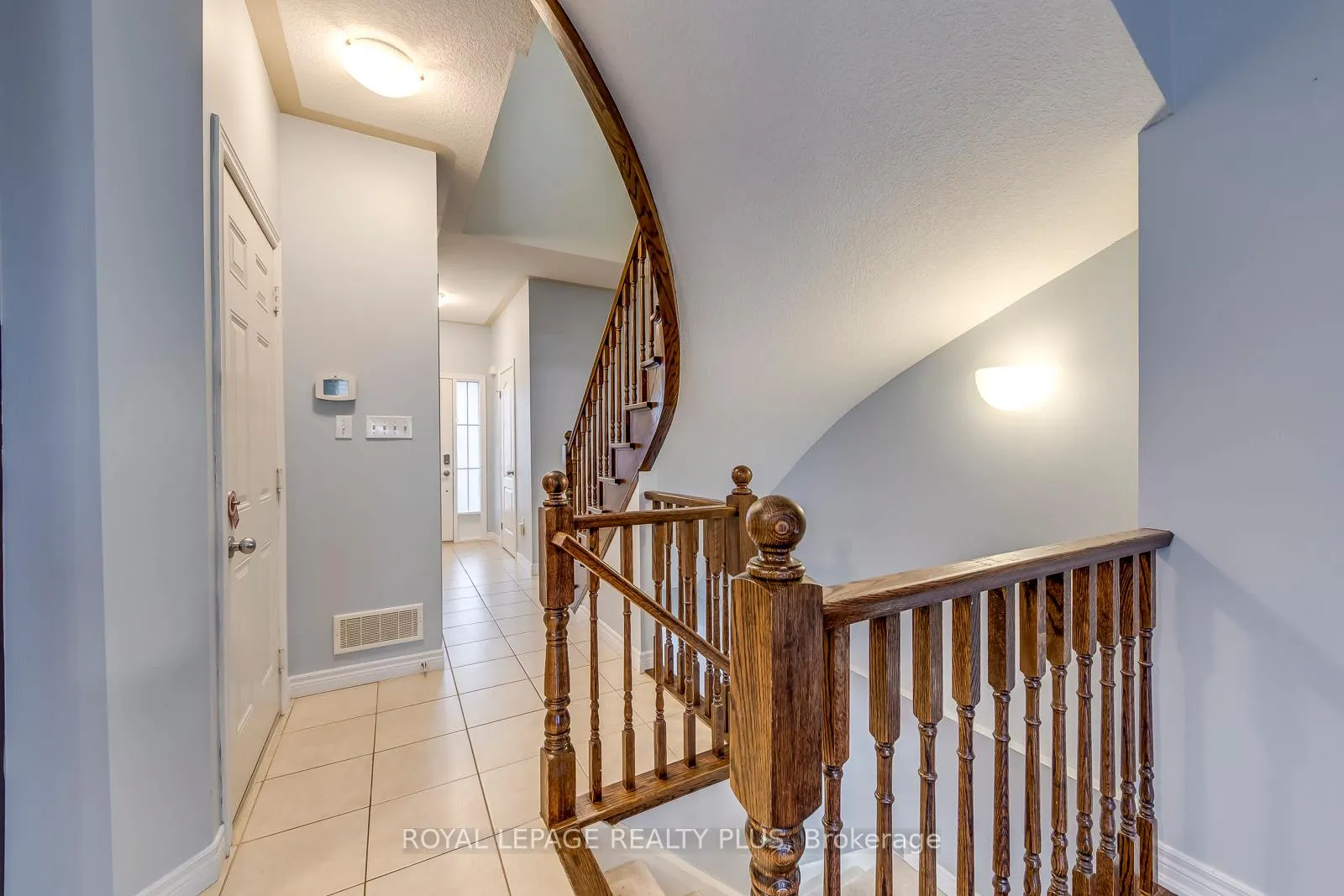 Photo 5 of 14 Marina Point Crescent, Hamilton, Winona Park — HOMEH