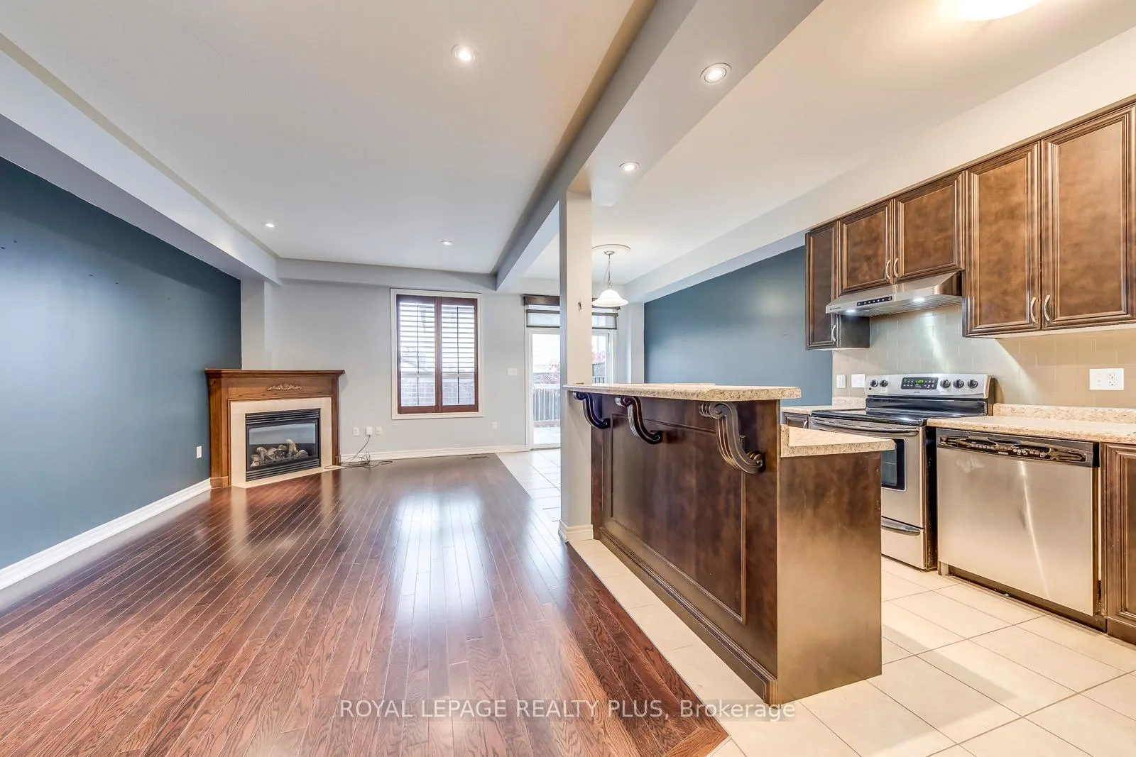Photo 6 of 14 Marina Point Crescent, Hamilton, Winona Park — HOMEH