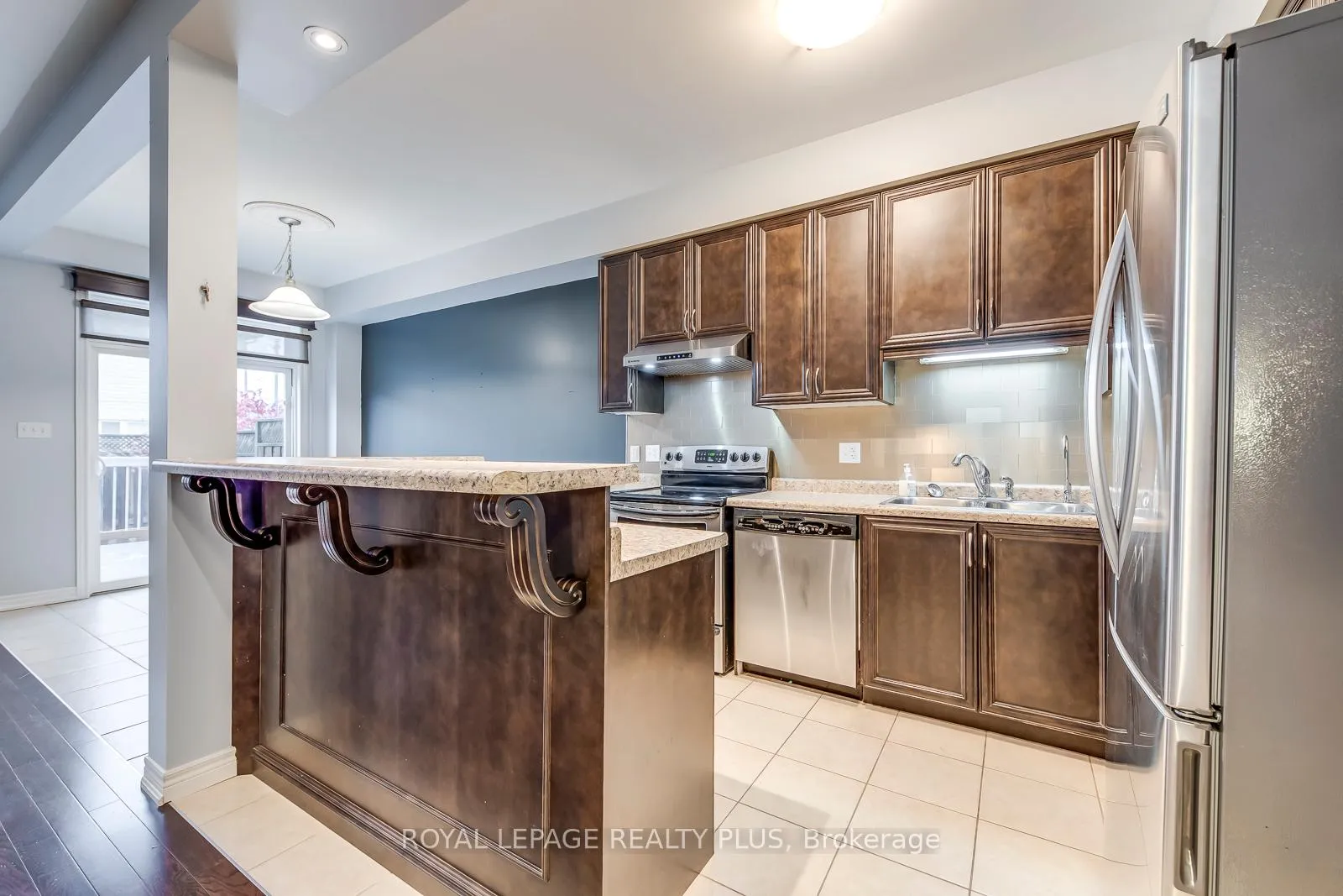 Photo 8 of 14 Marina Point Crescent, Hamilton, Winona Park — HOMEH