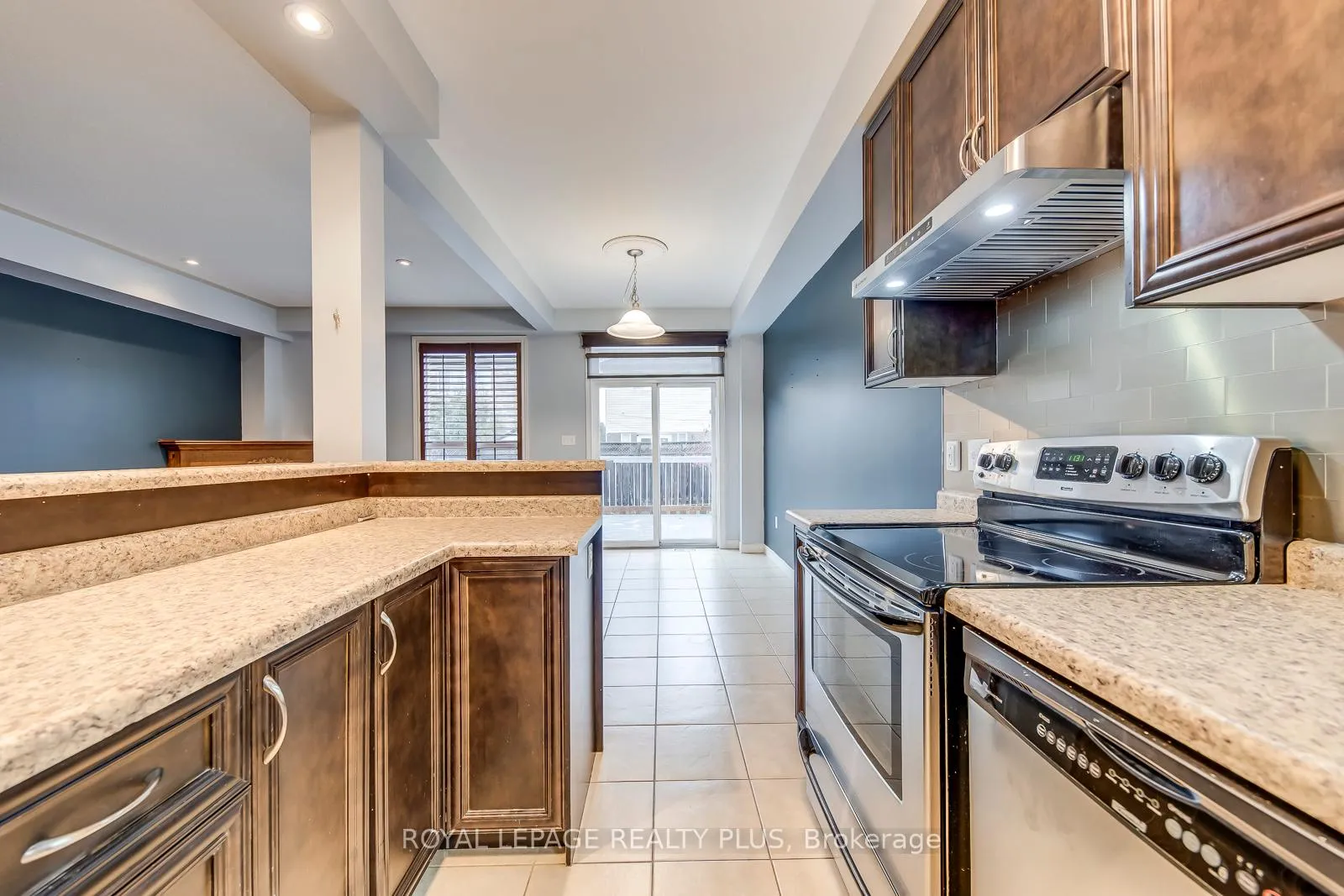 Photo 9 of 14 Marina Point Crescent, Hamilton, Winona Park — HOMEH