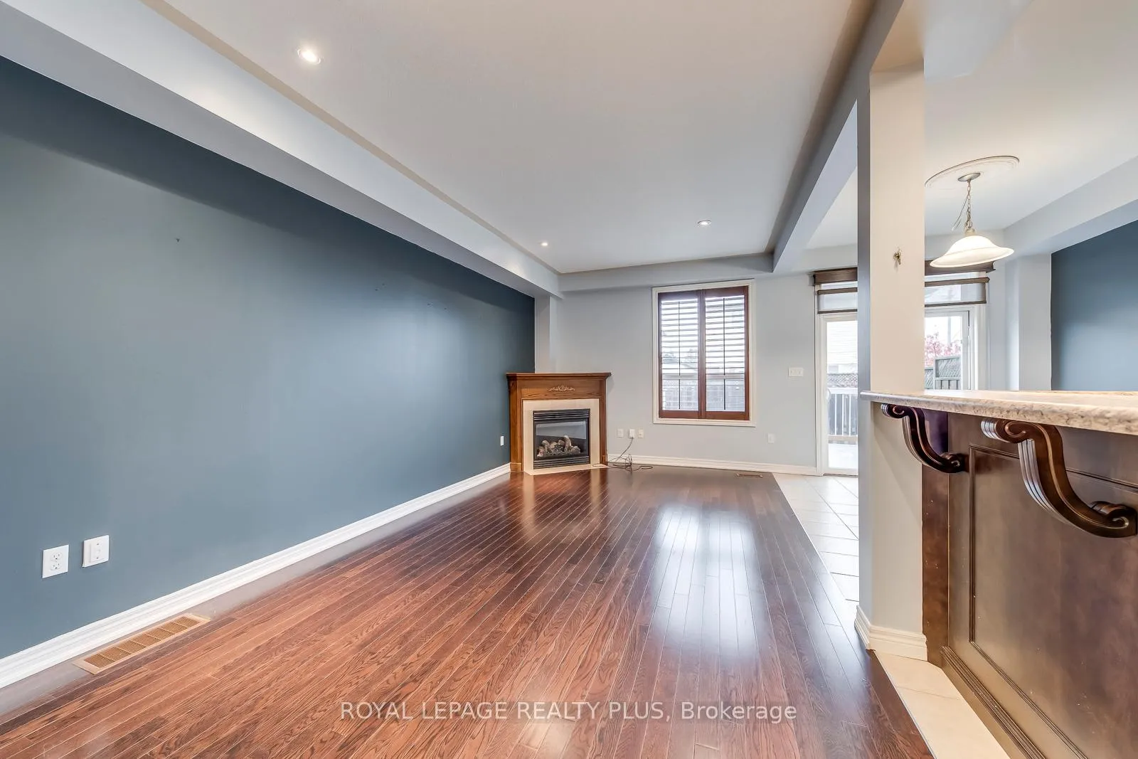 Photo 13 of 14 Marina Point Crescent, Hamilton, Winona Park — HOMEH