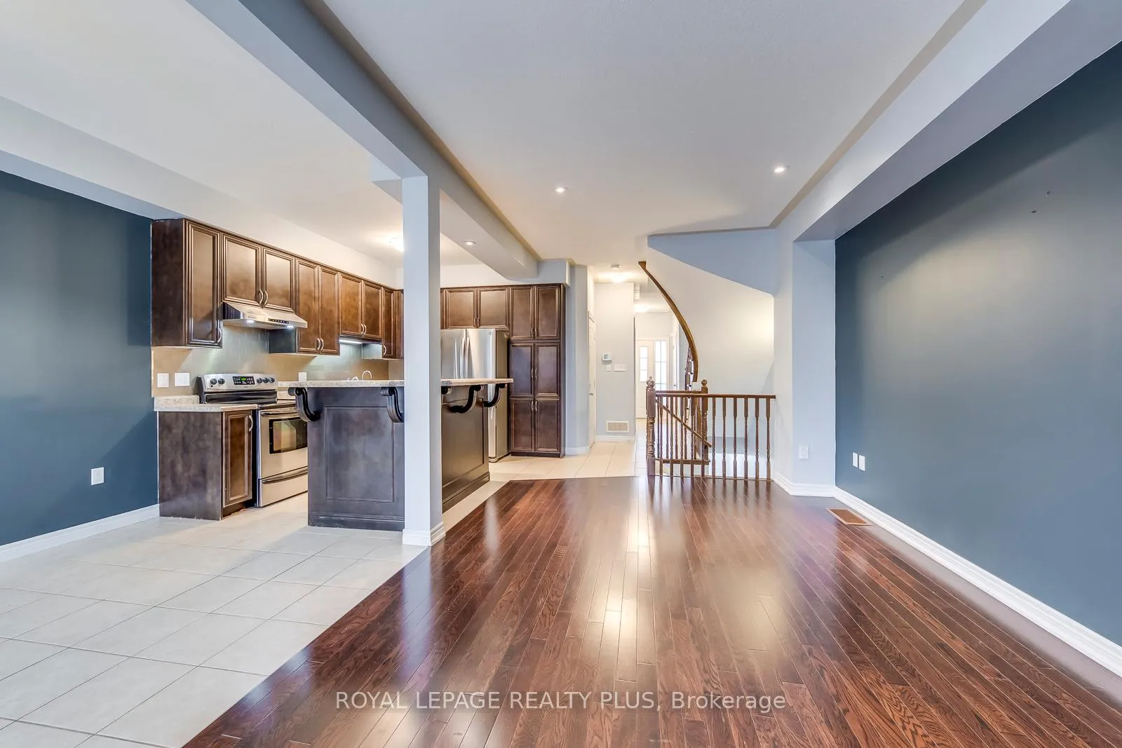 Photo 16 of 14 Marina Point Crescent, Hamilton, Winona Park — HOMEH