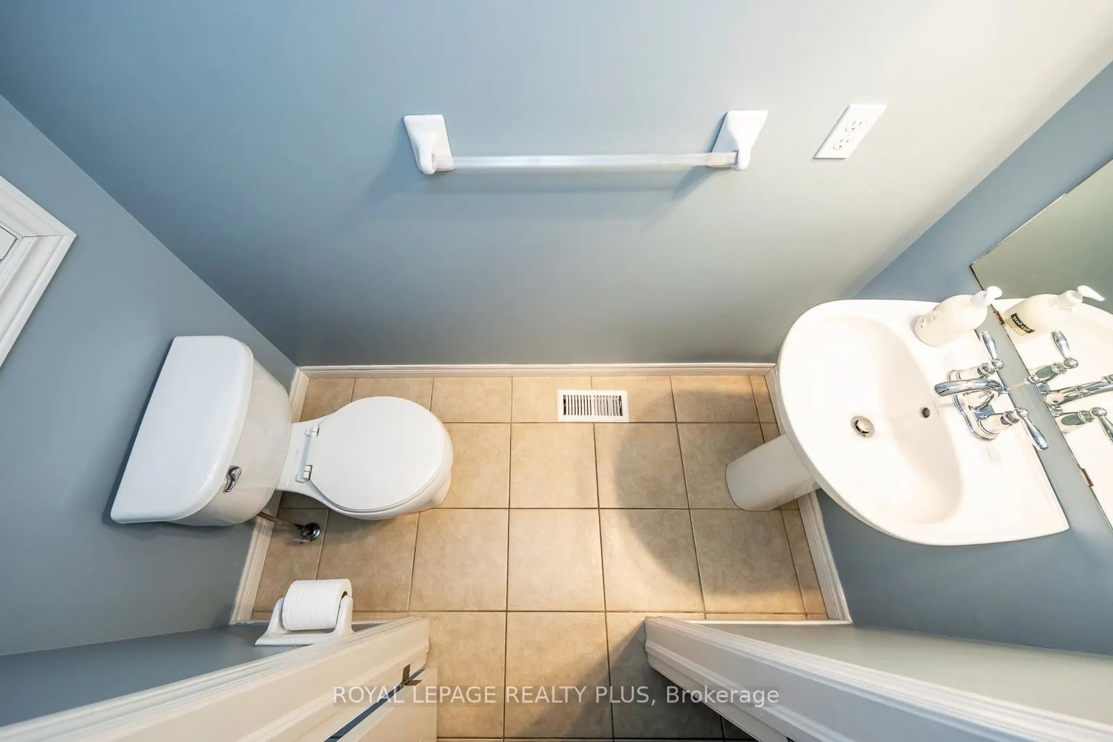 Photo 21 of 14 Marina Point Crescent, Hamilton, Winona Park — HOMEH