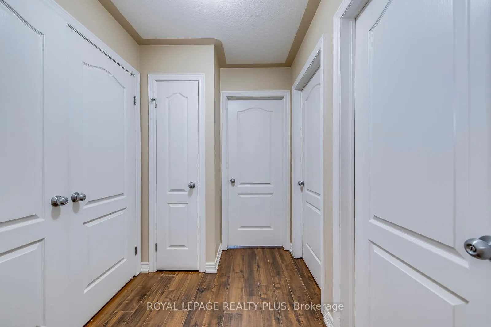 Photo 23 of 14 Marina Point Crescent, Hamilton, Winona Park — HOMEH