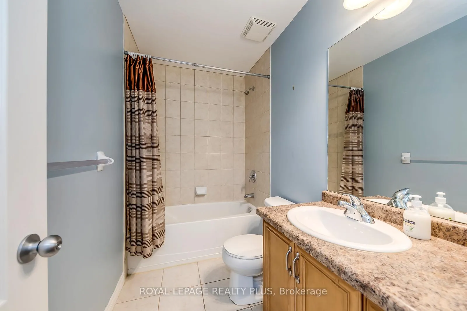 Photo 35 of 14 Marina Point Crescent, Hamilton, Winona Park — HOMEH