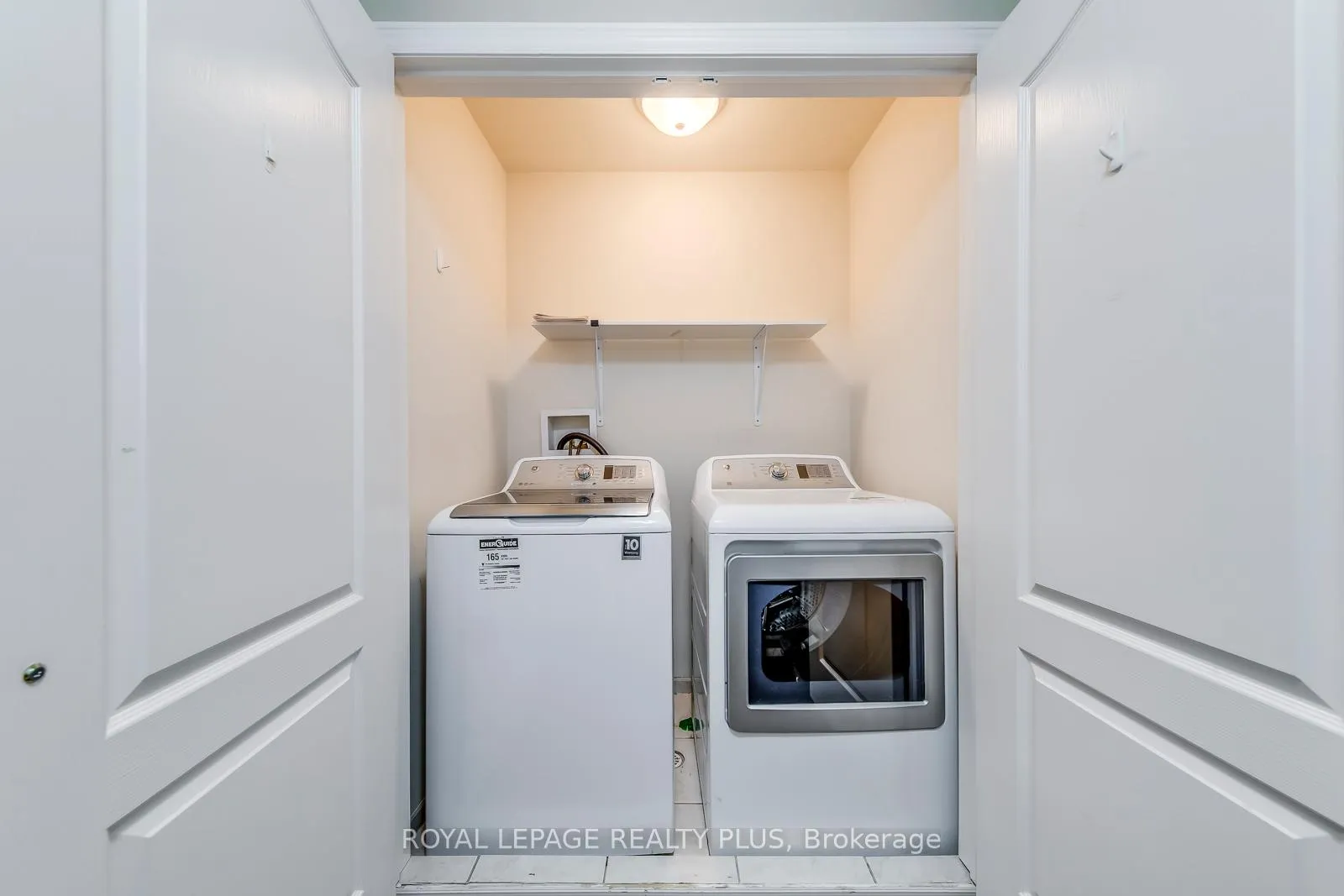 Photo 36 of 14 Marina Point Crescent, Hamilton, Winona Park — HOMEH