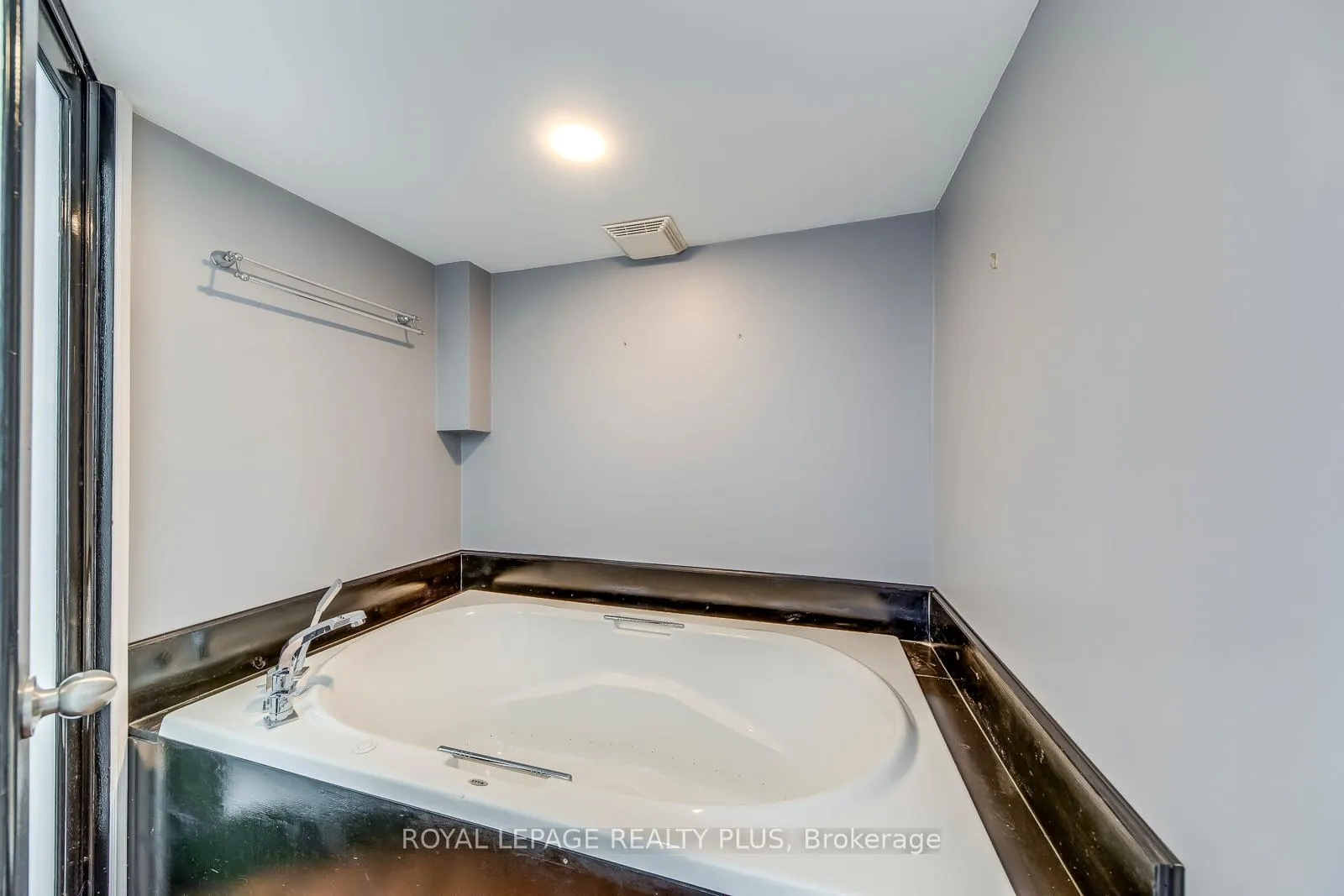 Photo 41 of 14 Marina Point Crescent, Hamilton, Winona Park — HOMEH