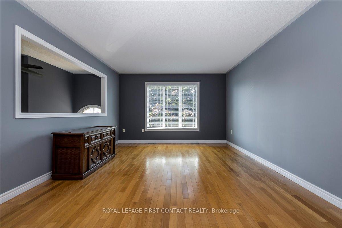 Photo 4 of 37 Marsellus Drive, Barrie, Holly — HOMEH
