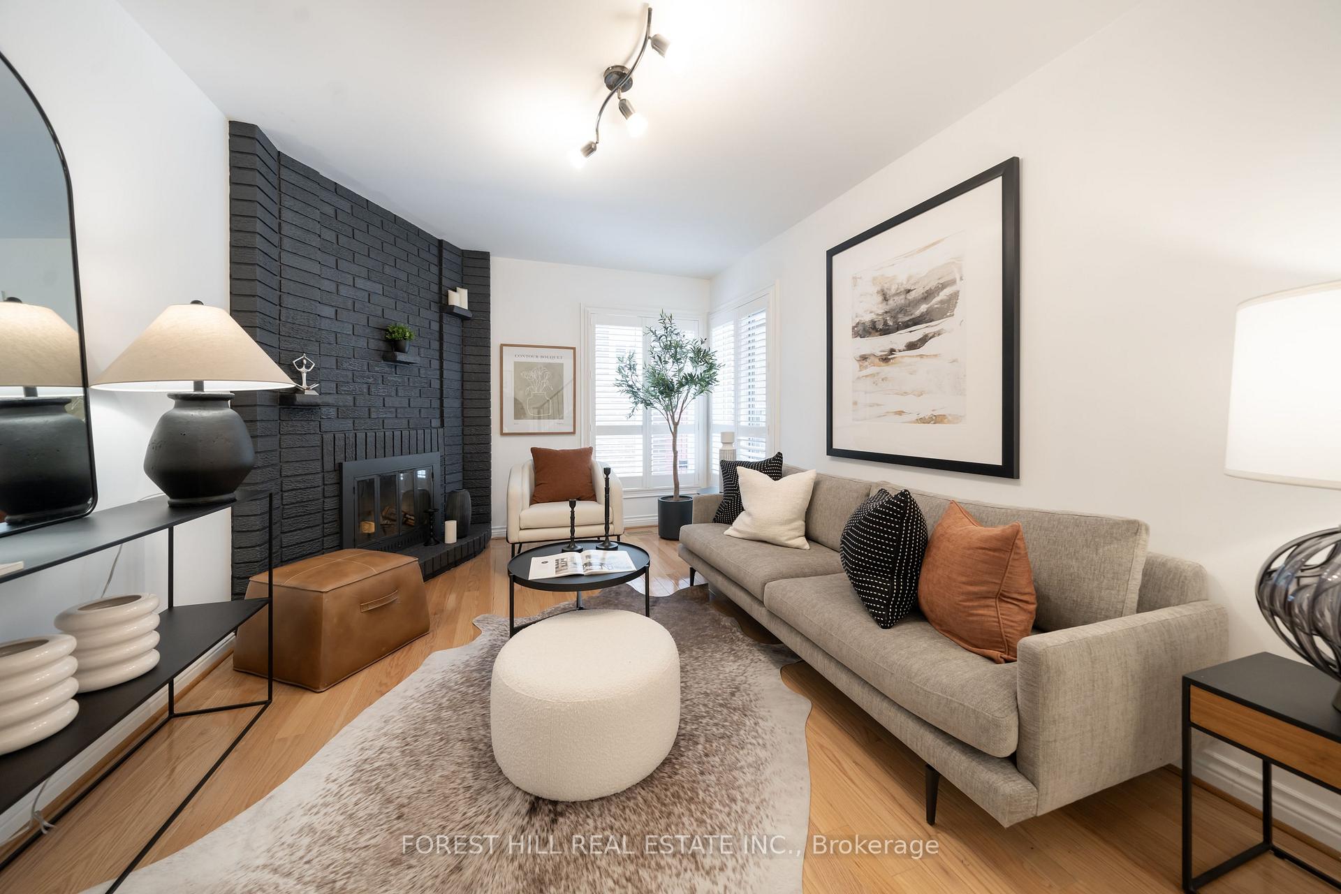 Photo 5 of 131 McCabe Crescent, Vaughan, Lakeview Estates — HOMEH