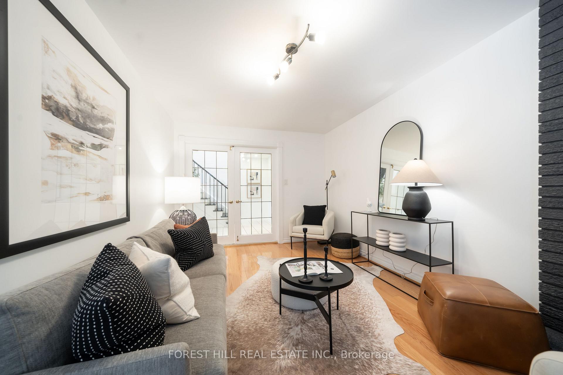 Photo 2 of 131 McCabe Crescent, Vaughan, Lakeview Estates — HOMEH