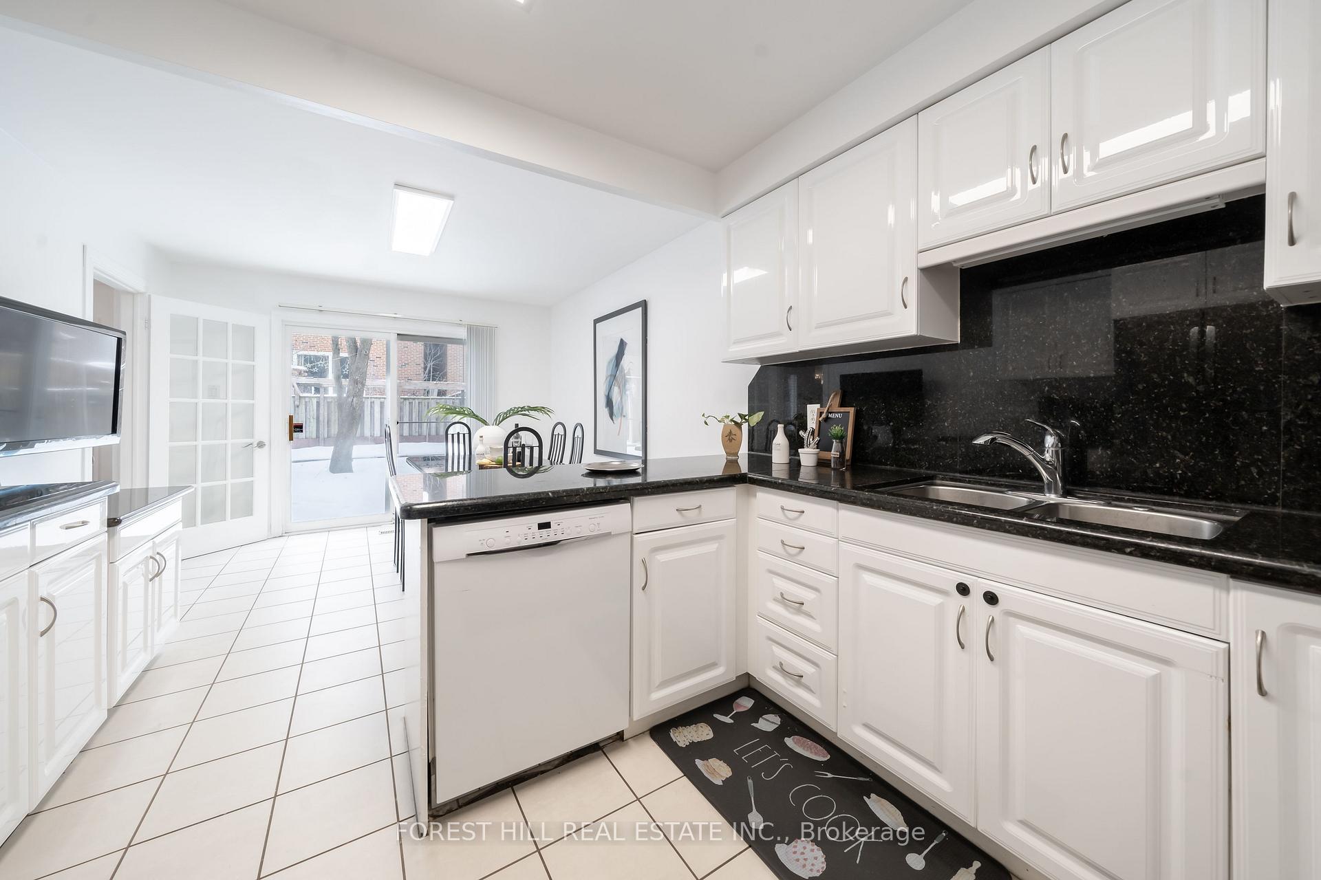 Photo 4 of 131 McCabe Crescent, Vaughan, Lakeview Estates — HOMEH