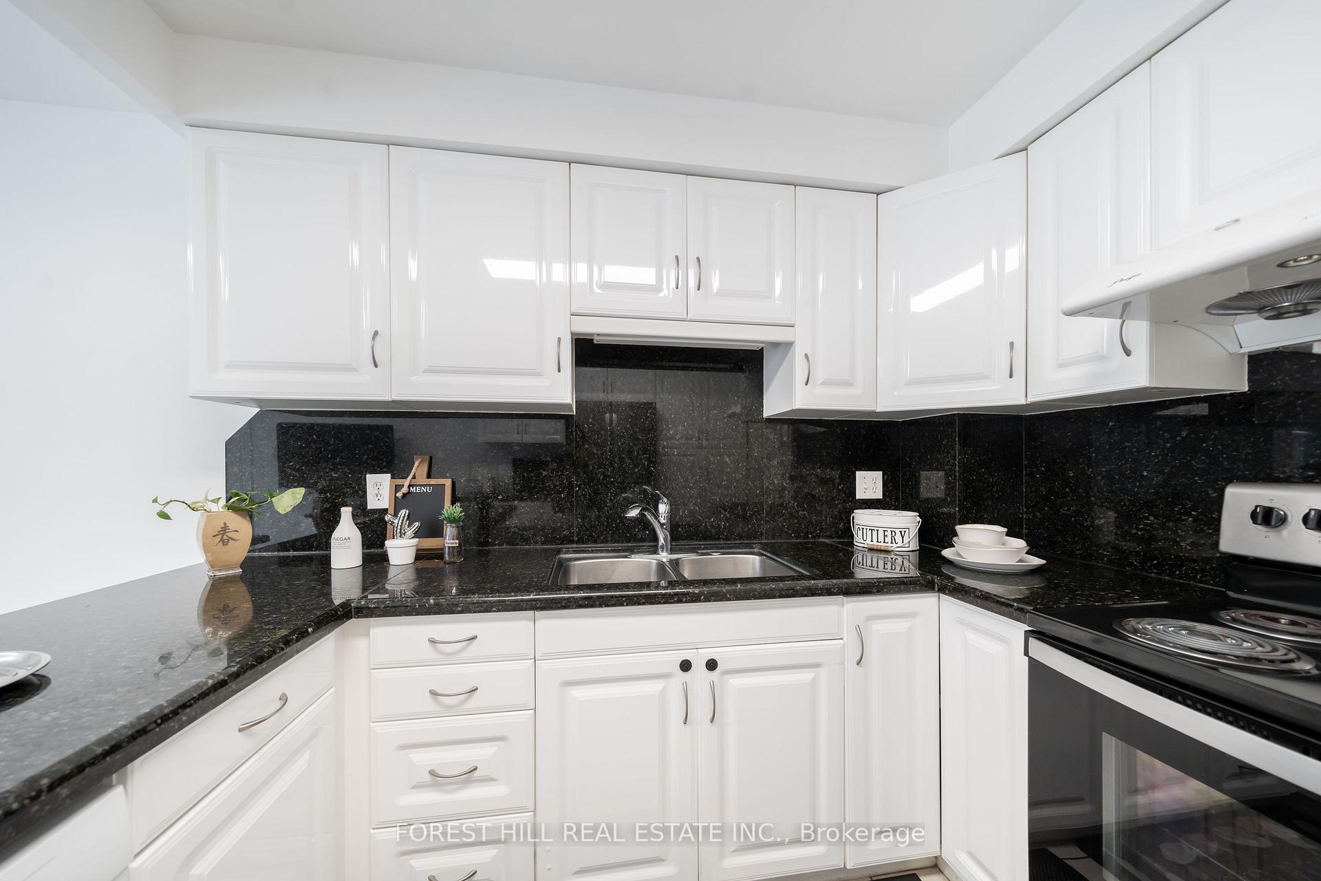 Photo 12 of 131 McCabe Crescent, Vaughan, Lakeview Estates — HOMEH