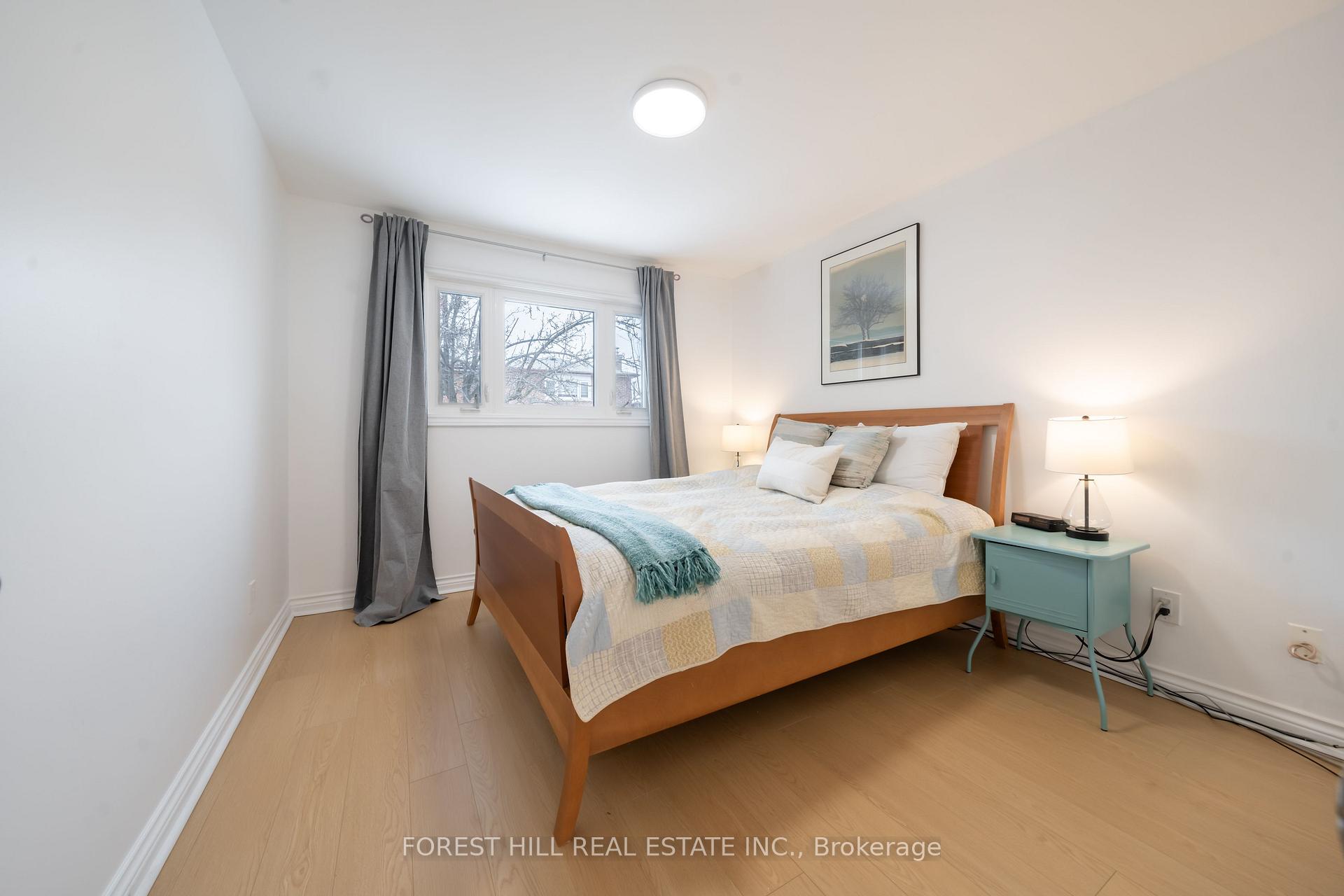 Photo 15 of 131 McCabe Crescent, Vaughan, Lakeview Estates — HOMEH