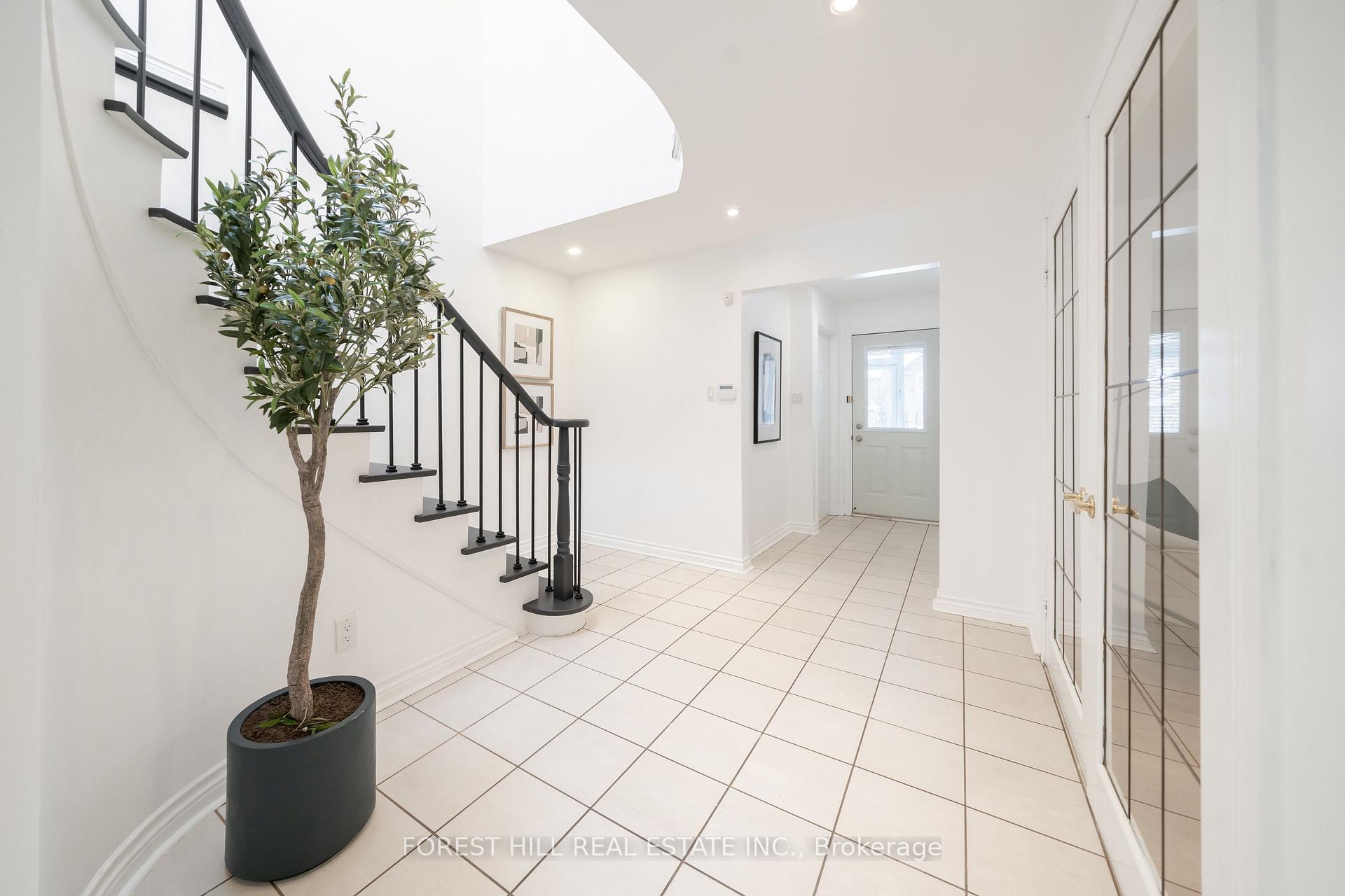 Photo 25 of 131 McCabe Crescent, Vaughan, Lakeview Estates — HOMEH