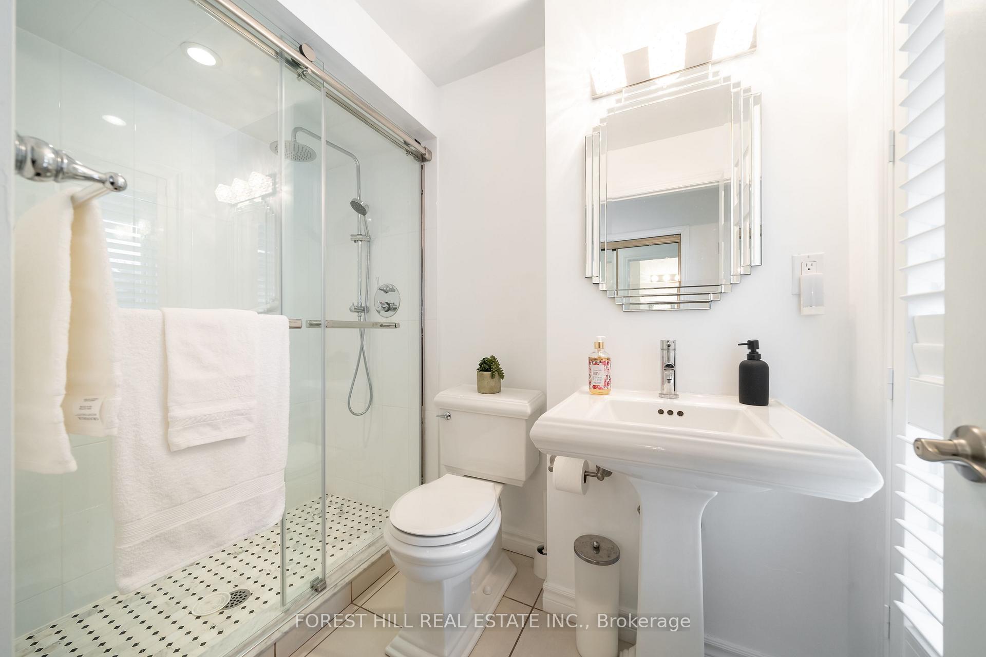 Photo 32 of 131 McCabe Crescent, Vaughan, Lakeview Estates — HOMEH