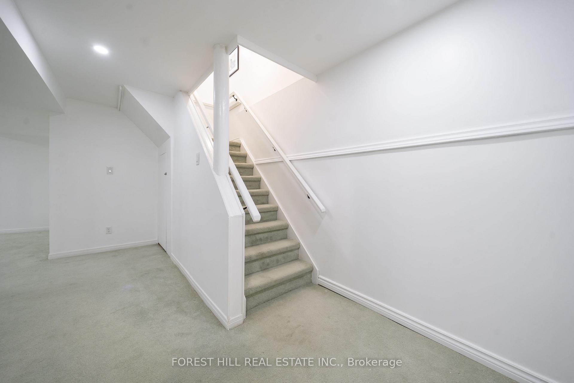 Photo 20 of 131 McCabe Crescent, Vaughan, Lakeview Estates — HOMEH