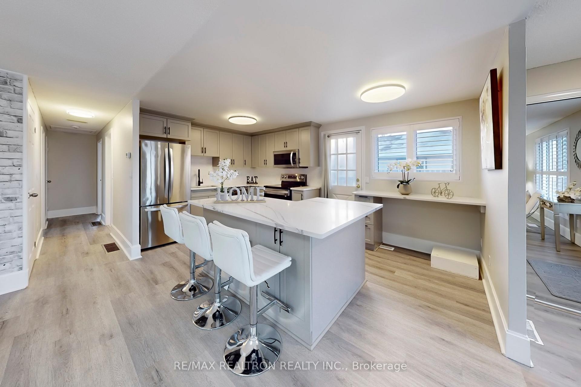 Photo 3 of 808 Grandview Drive, Oshawa, Donevan — HOMEH