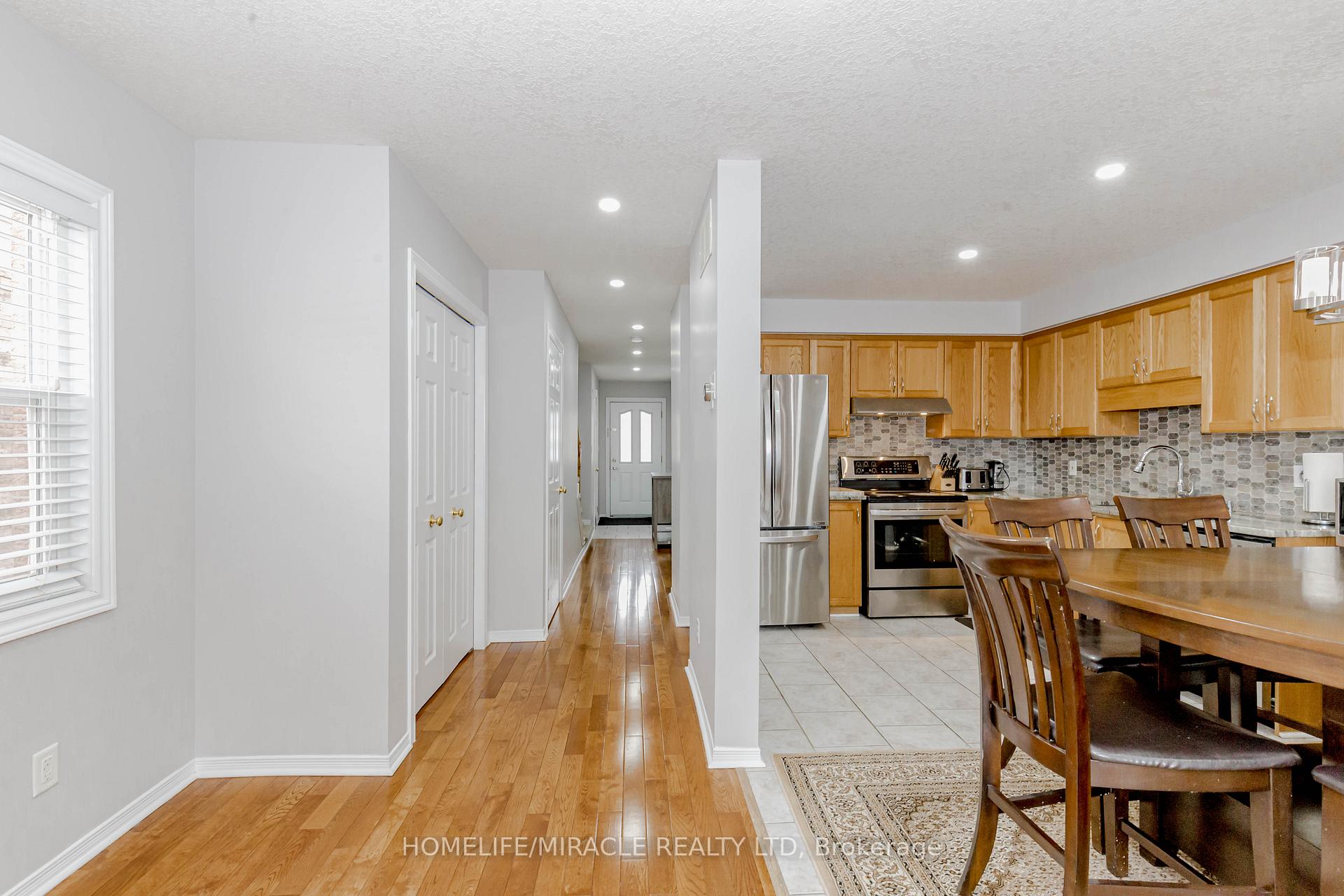 Photo 7 of 25 Donnenwerth Drive, Kitchener — HOMEH