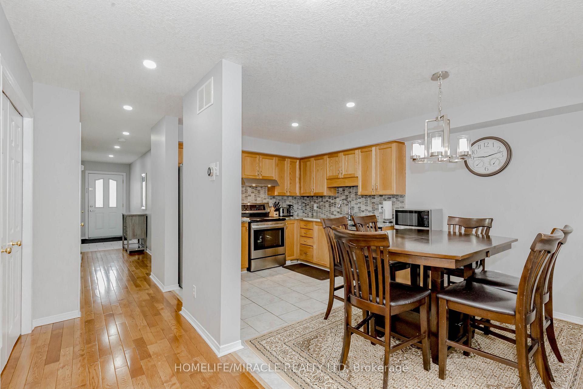 Photo 10 of 25 Donnenwerth Drive, Kitchener — HOMEH