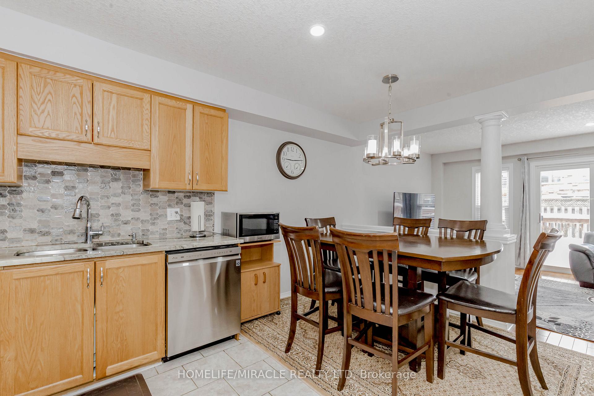 Photo 8 of 25 Donnenwerth Drive, Kitchener — HOMEH