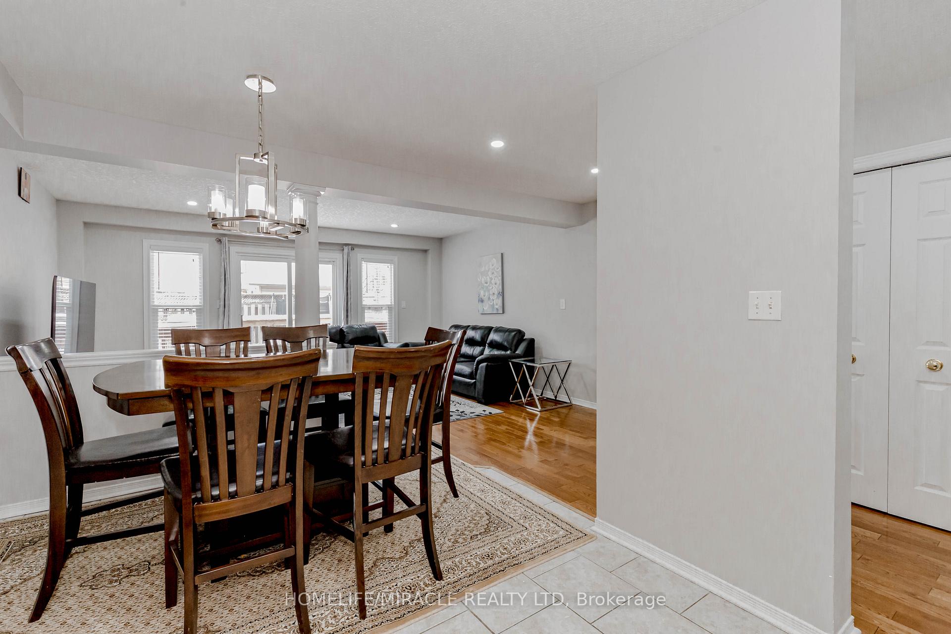 Photo 11 of 25 Donnenwerth Drive, Kitchener — HOMEH