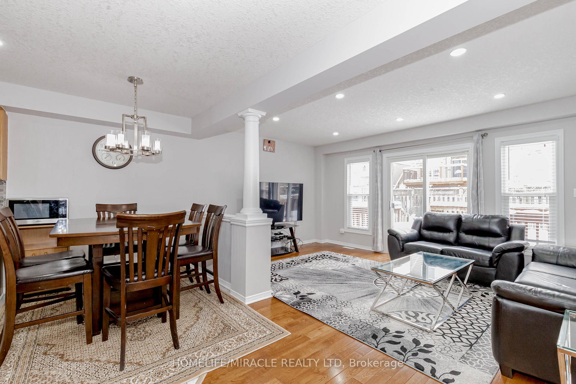 Photo 12 of 25 Donnenwerth Drive, Kitchener — HOMEH
