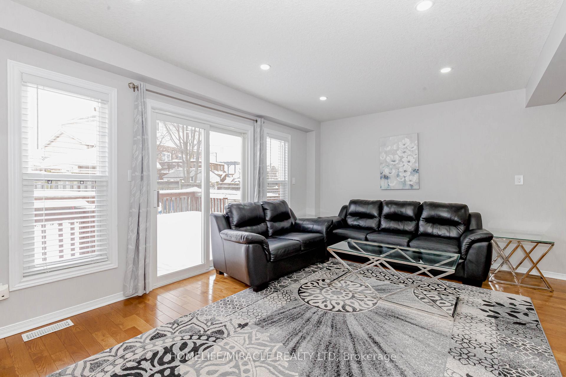 Photo 17 of 25 Donnenwerth Drive, Kitchener — HOMEH