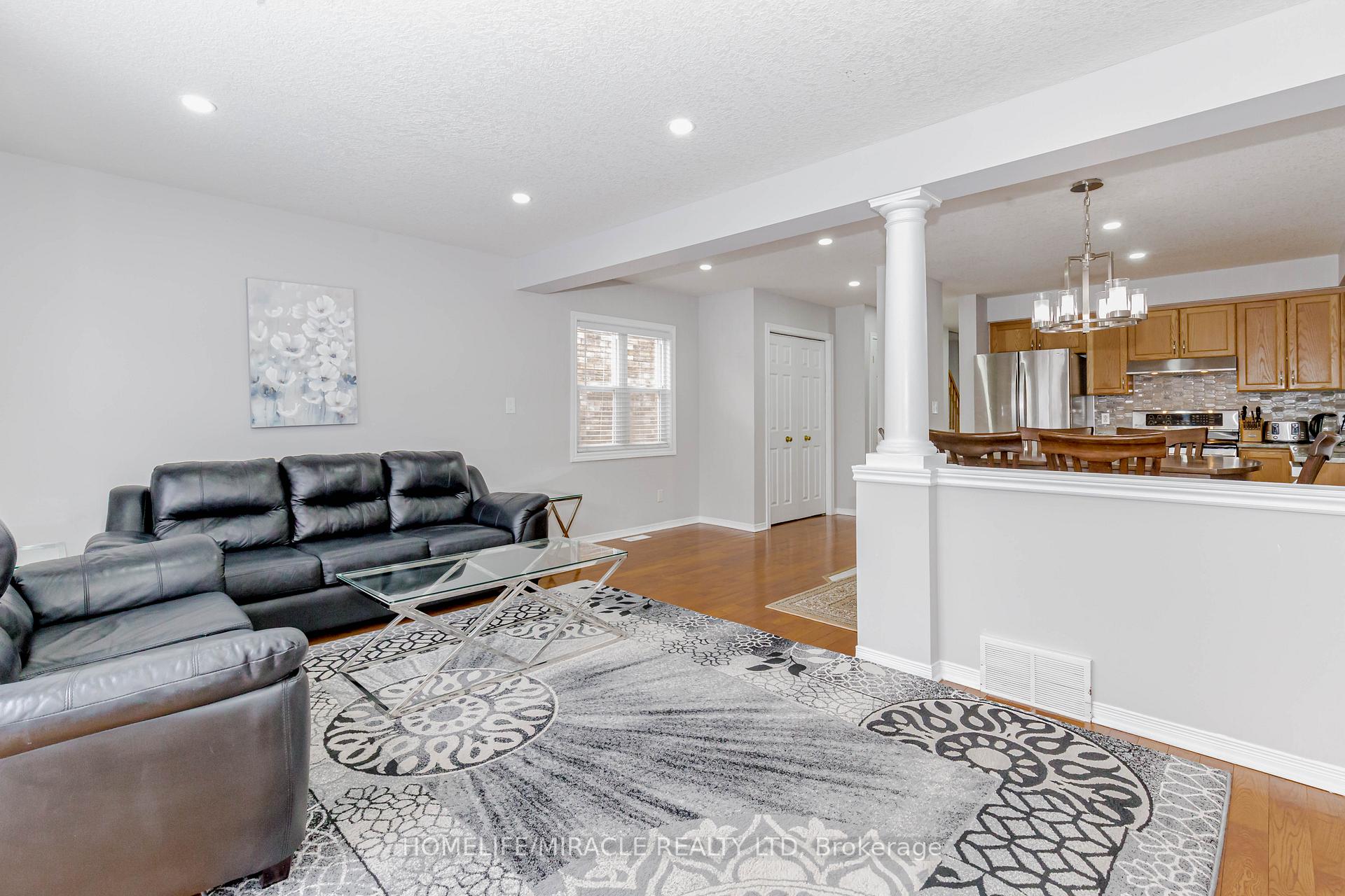 Photo 18 of 25 Donnenwerth Drive, Kitchener — HOMEH