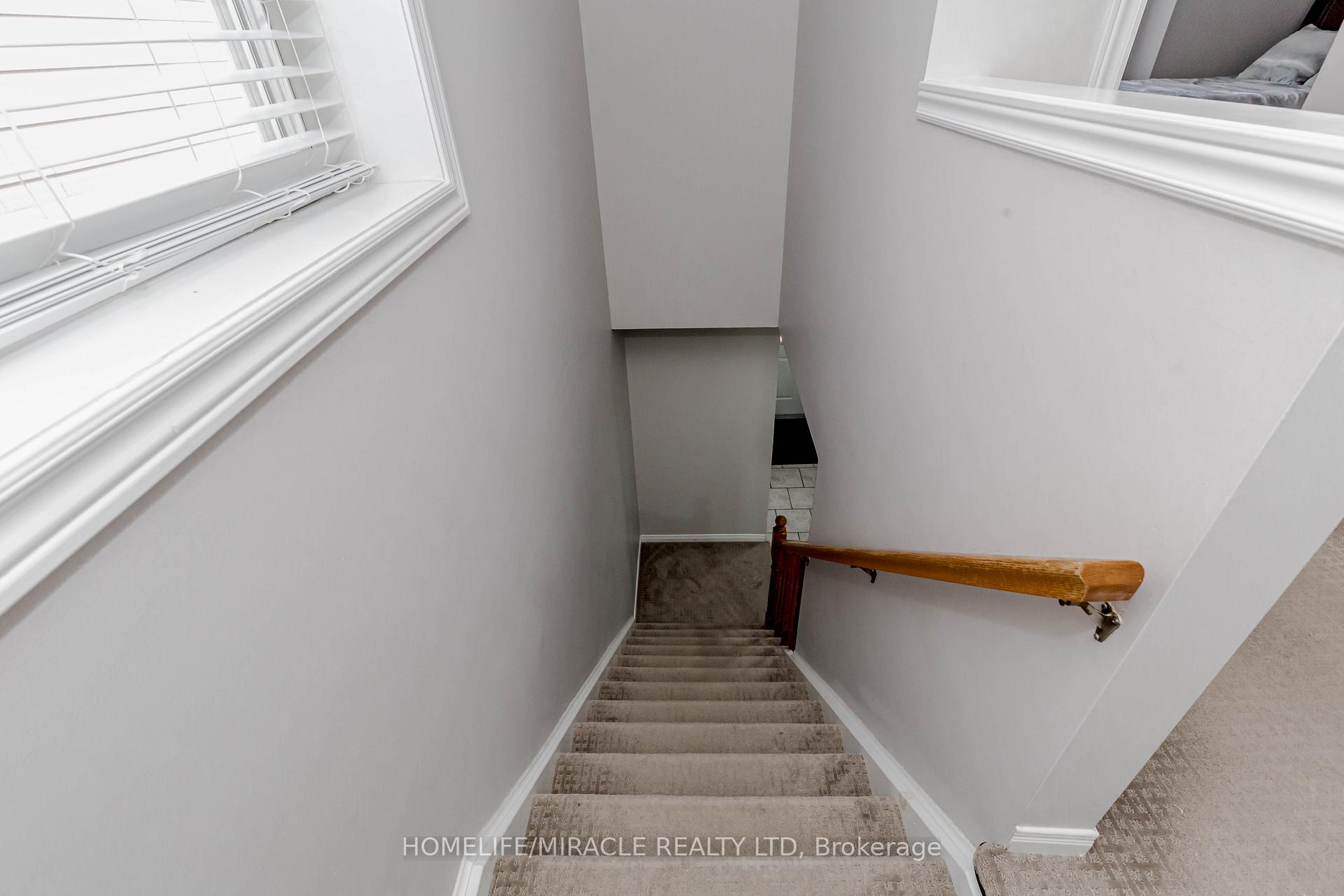 Photo 23 of 25 Donnenwerth Drive, Kitchener — HOMEH