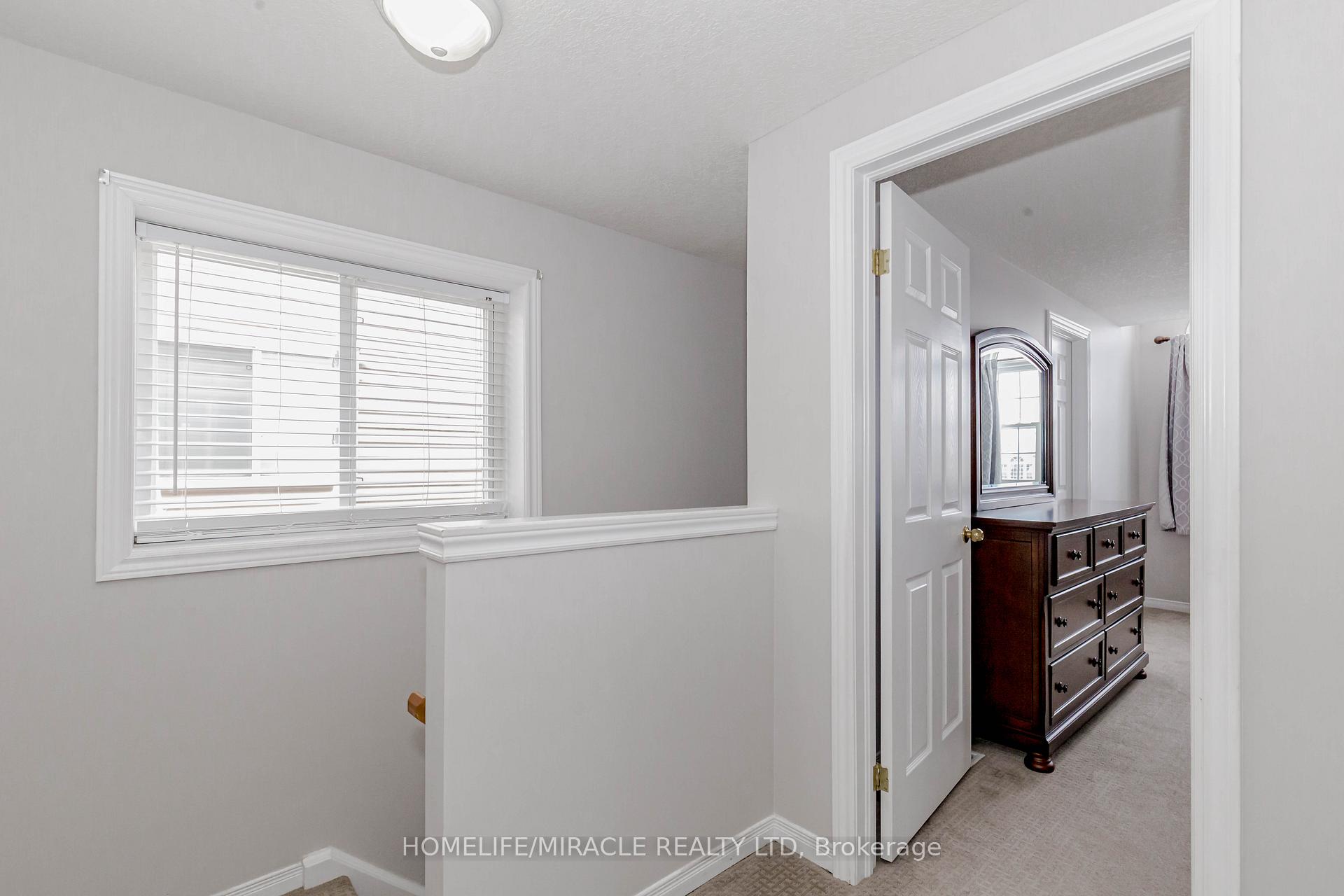 Photo 24 of 25 Donnenwerth Drive, Kitchener — HOMEH