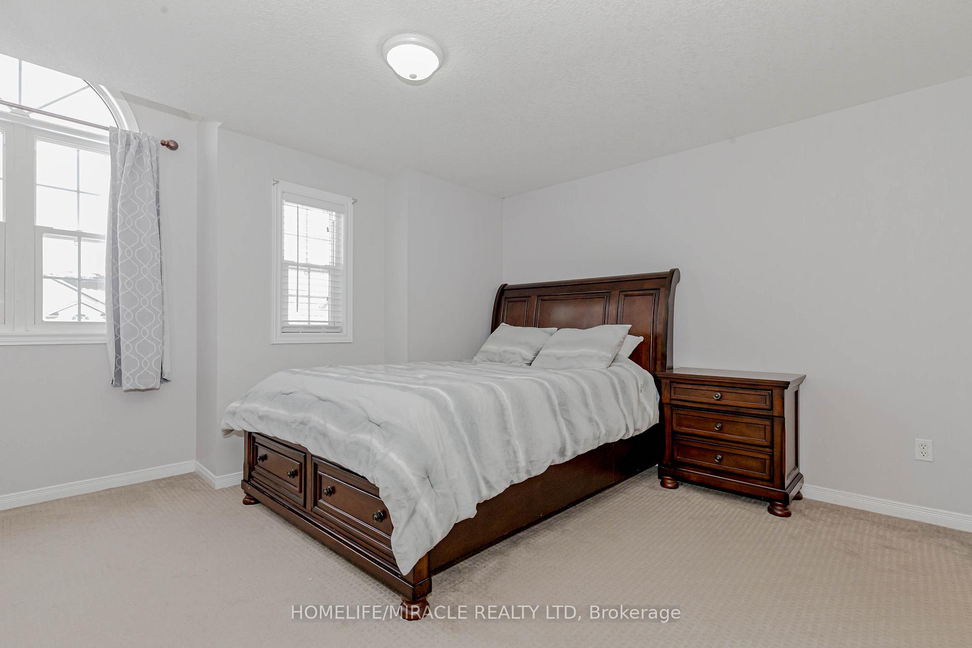 Photo 26 of 25 Donnenwerth Drive, Kitchener — HOMEH