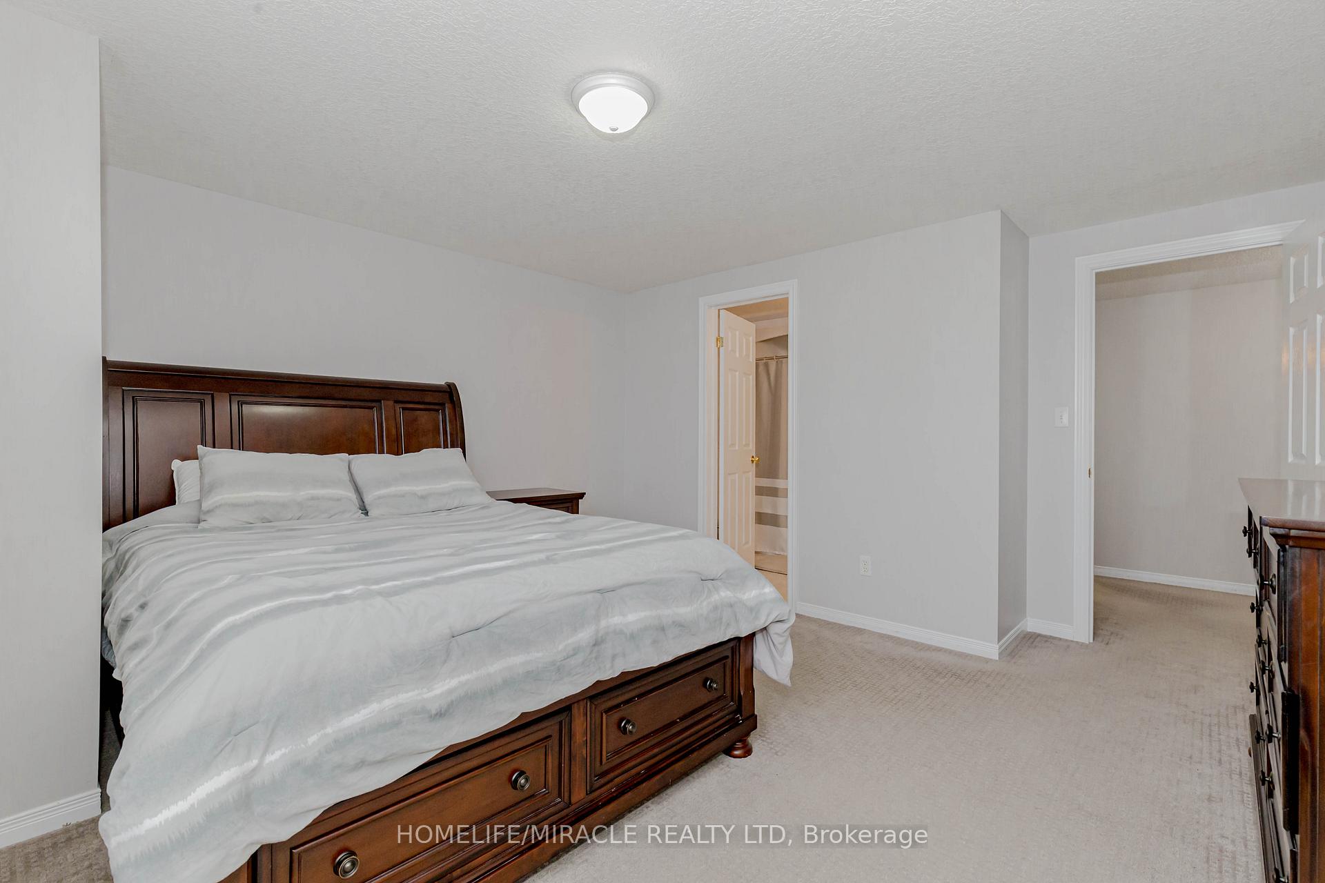 Photo 27 of 25 Donnenwerth Drive, Kitchener — HOMEH