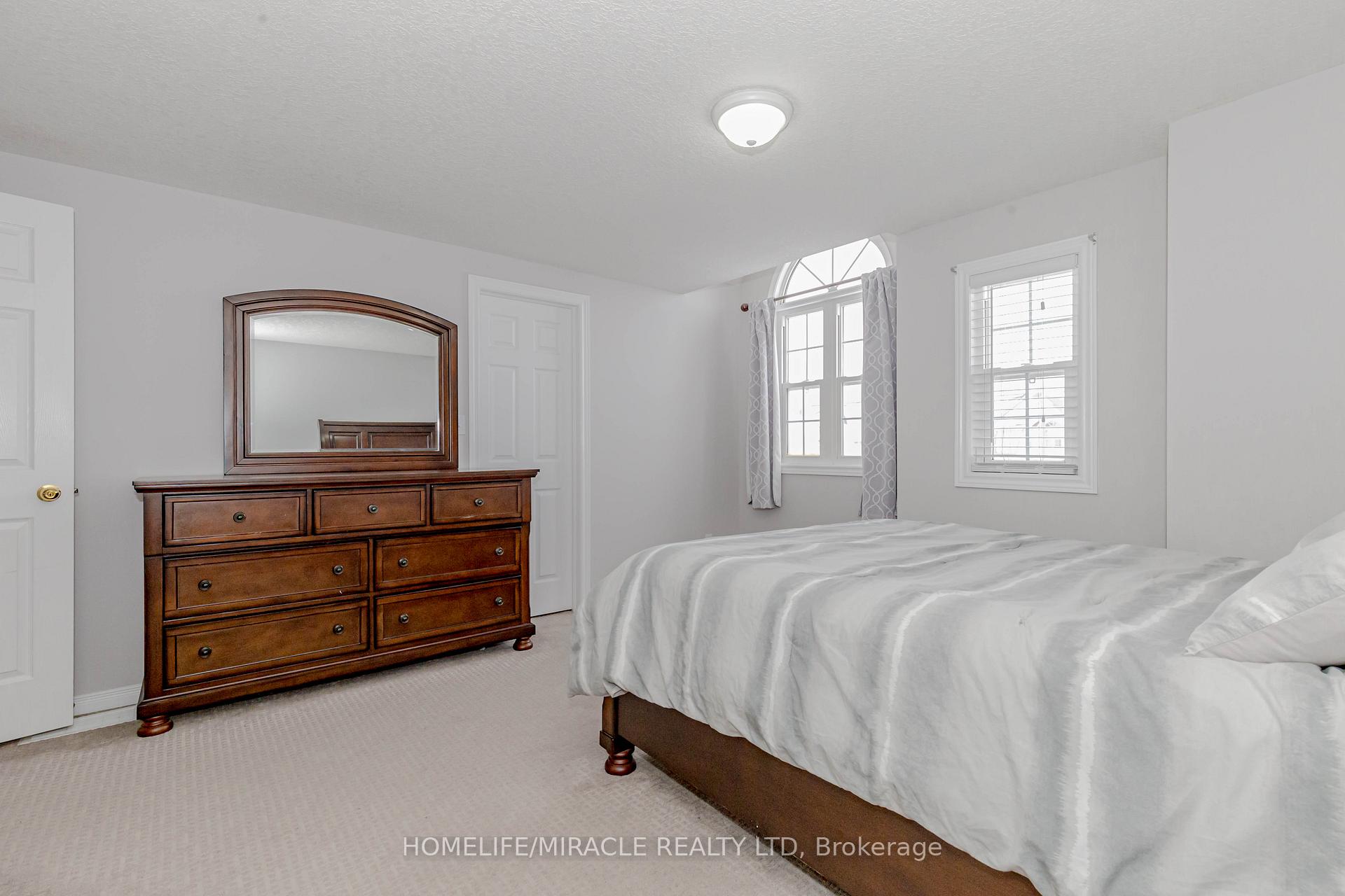 Photo 30 of 25 Donnenwerth Drive, Kitchener — HOMEH