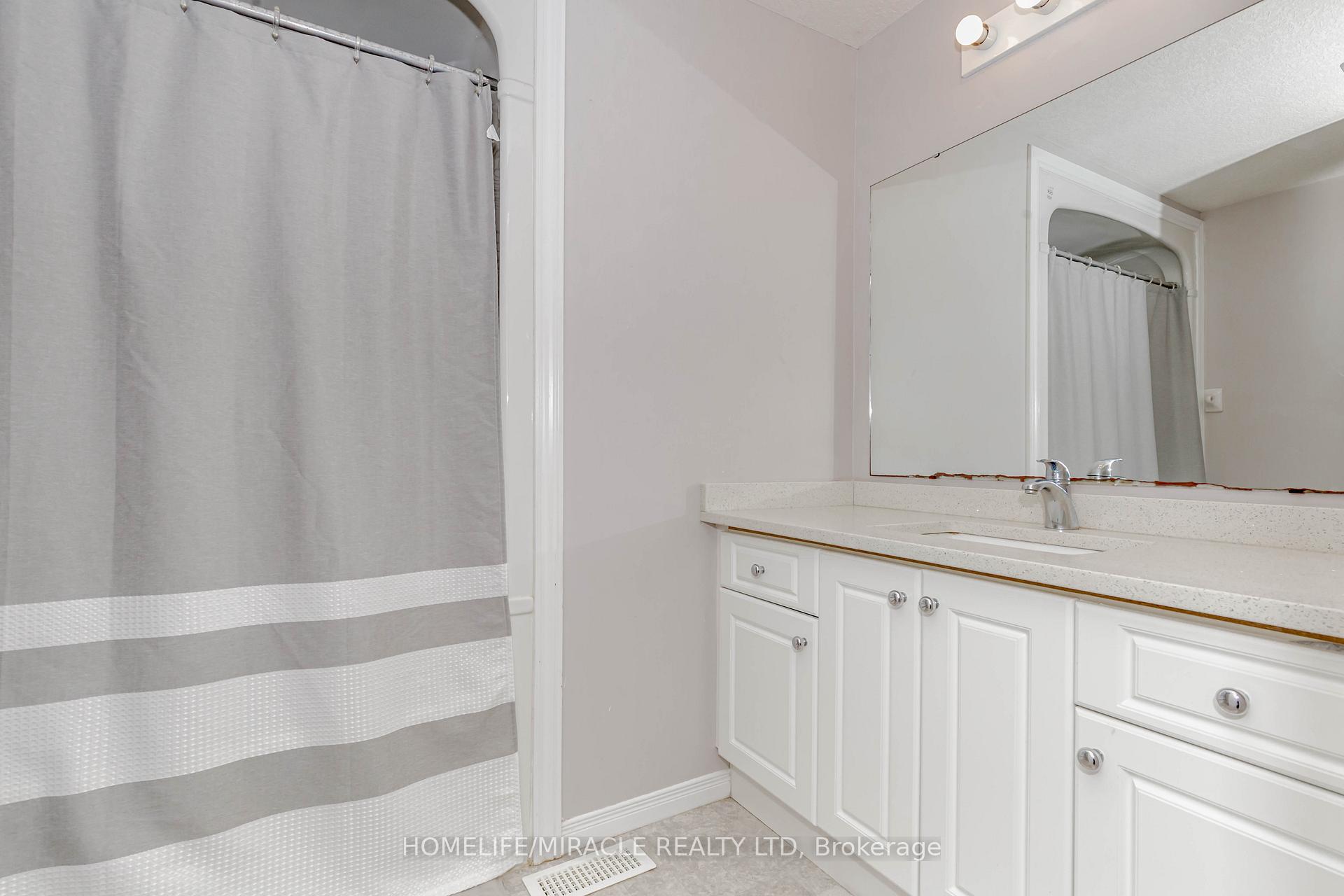 Photo 28 of 25 Donnenwerth Drive, Kitchener — HOMEH