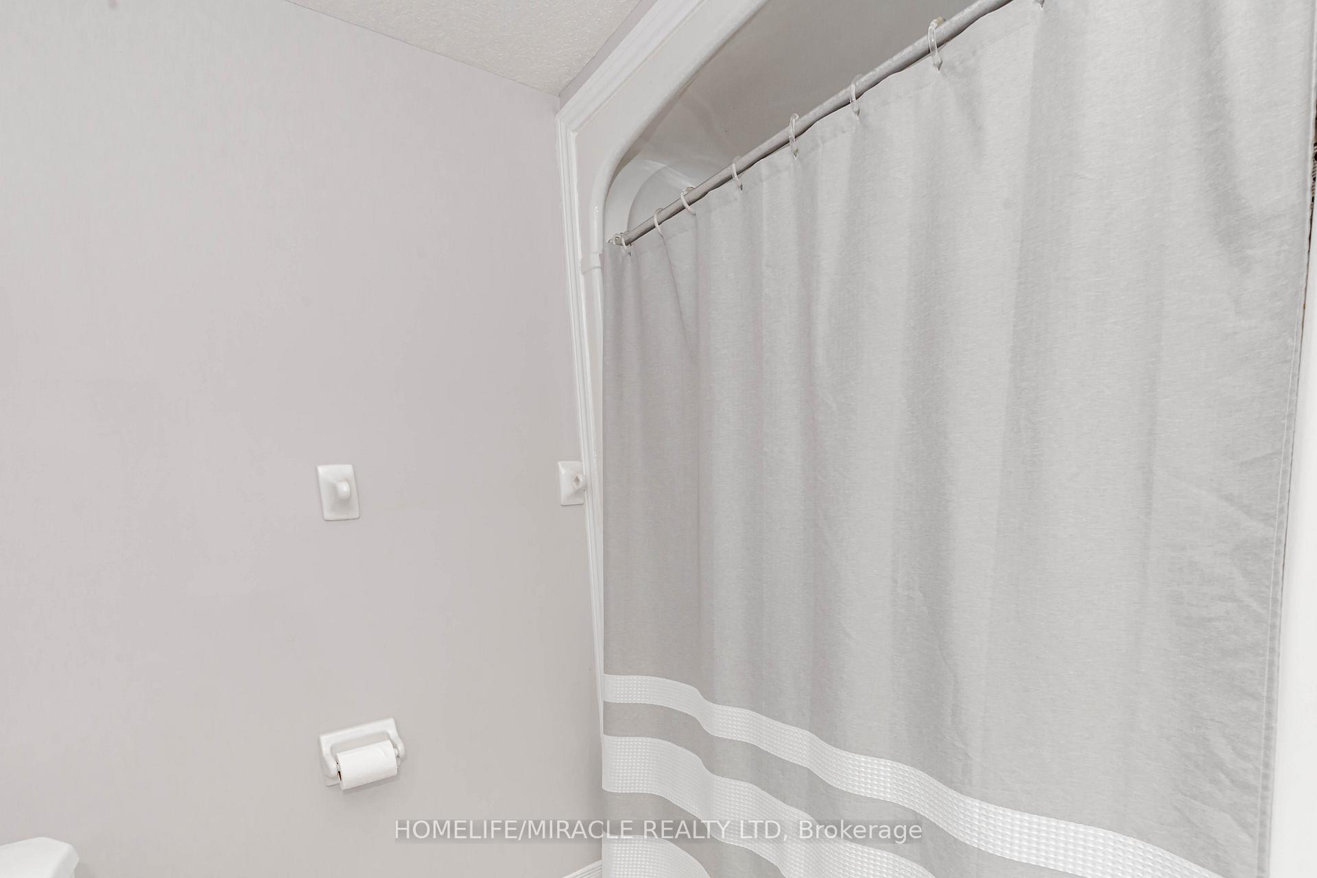 Photo 31 of 25 Donnenwerth Drive, Kitchener — HOMEH