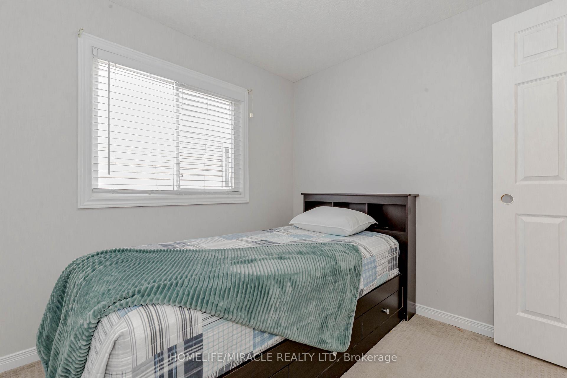 Photo 33 of 25 Donnenwerth Drive, Kitchener — HOMEH