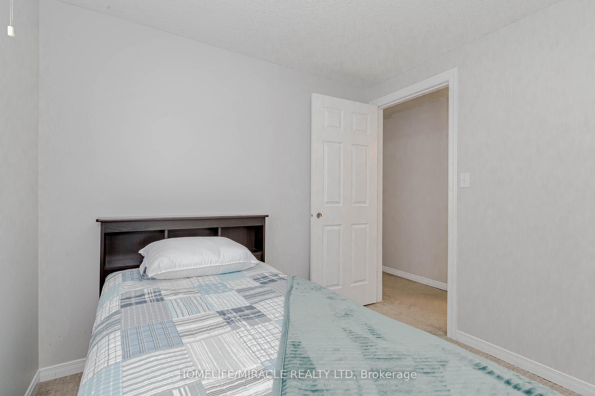 Photo 35 of 25 Donnenwerth Drive, Kitchener — HOMEH