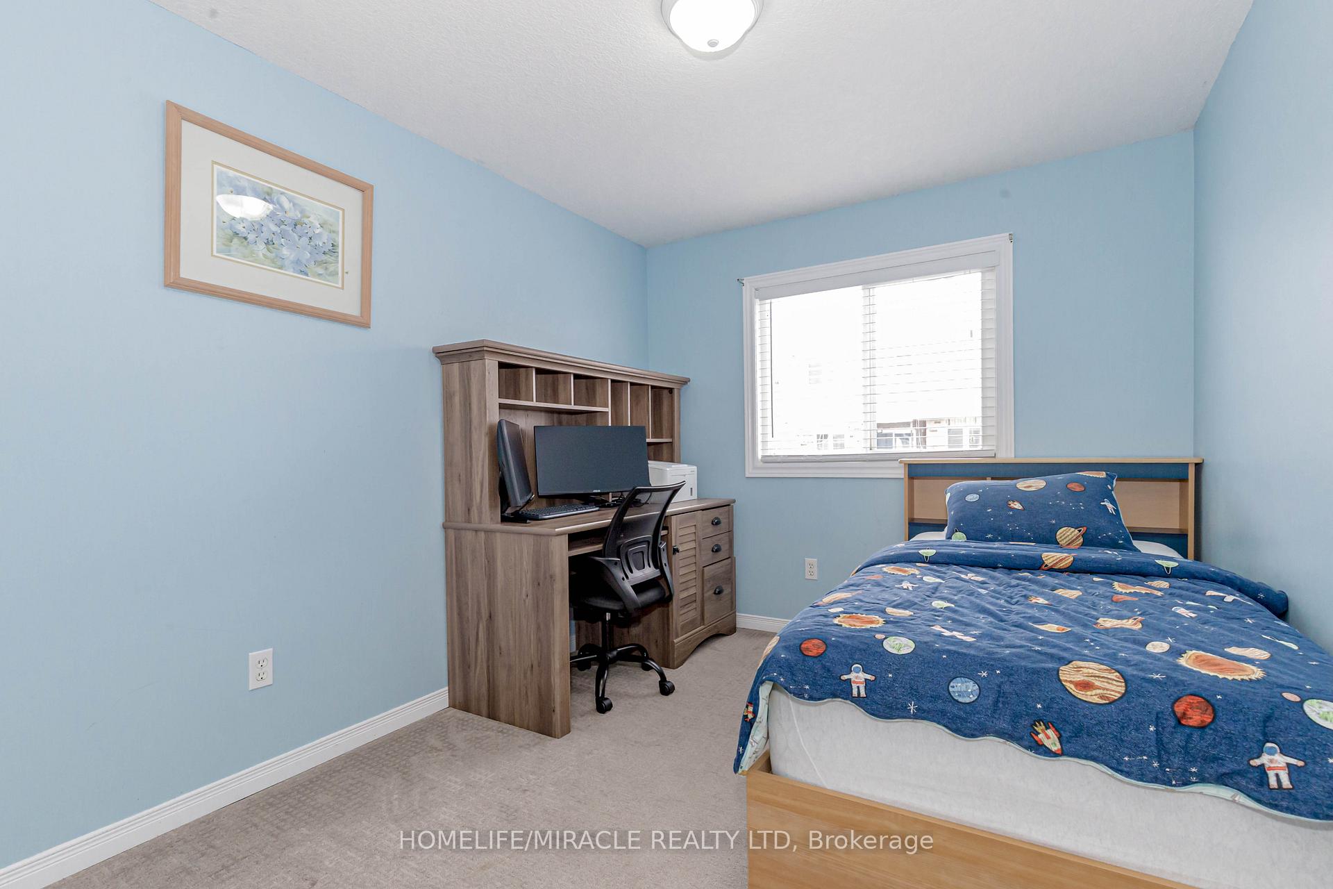 Photo 37 of 25 Donnenwerth Drive, Kitchener — HOMEH
