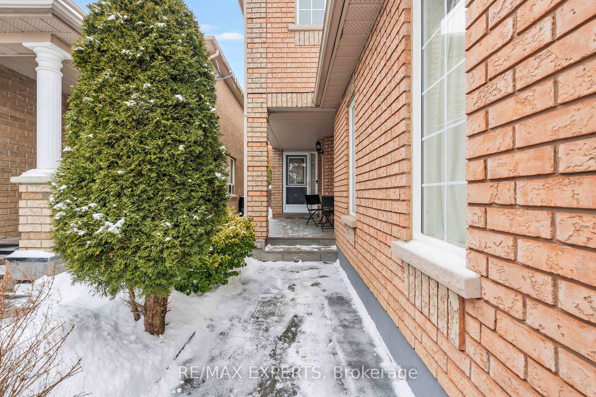 Photo 6 of 48 Loontail Street, Caledon, Bolton West — HOMEH