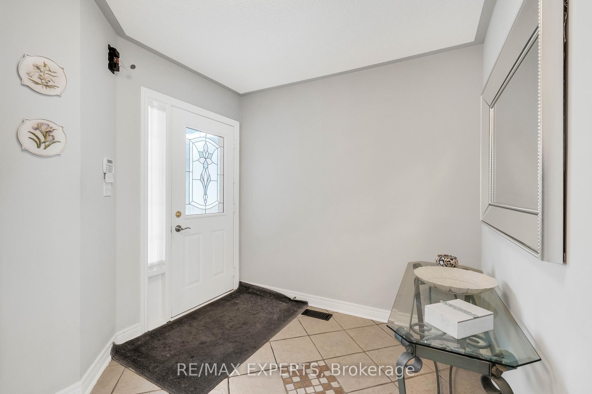 Photo 21 of 48 Loontail Street, Caledon, Bolton West — HOMEH