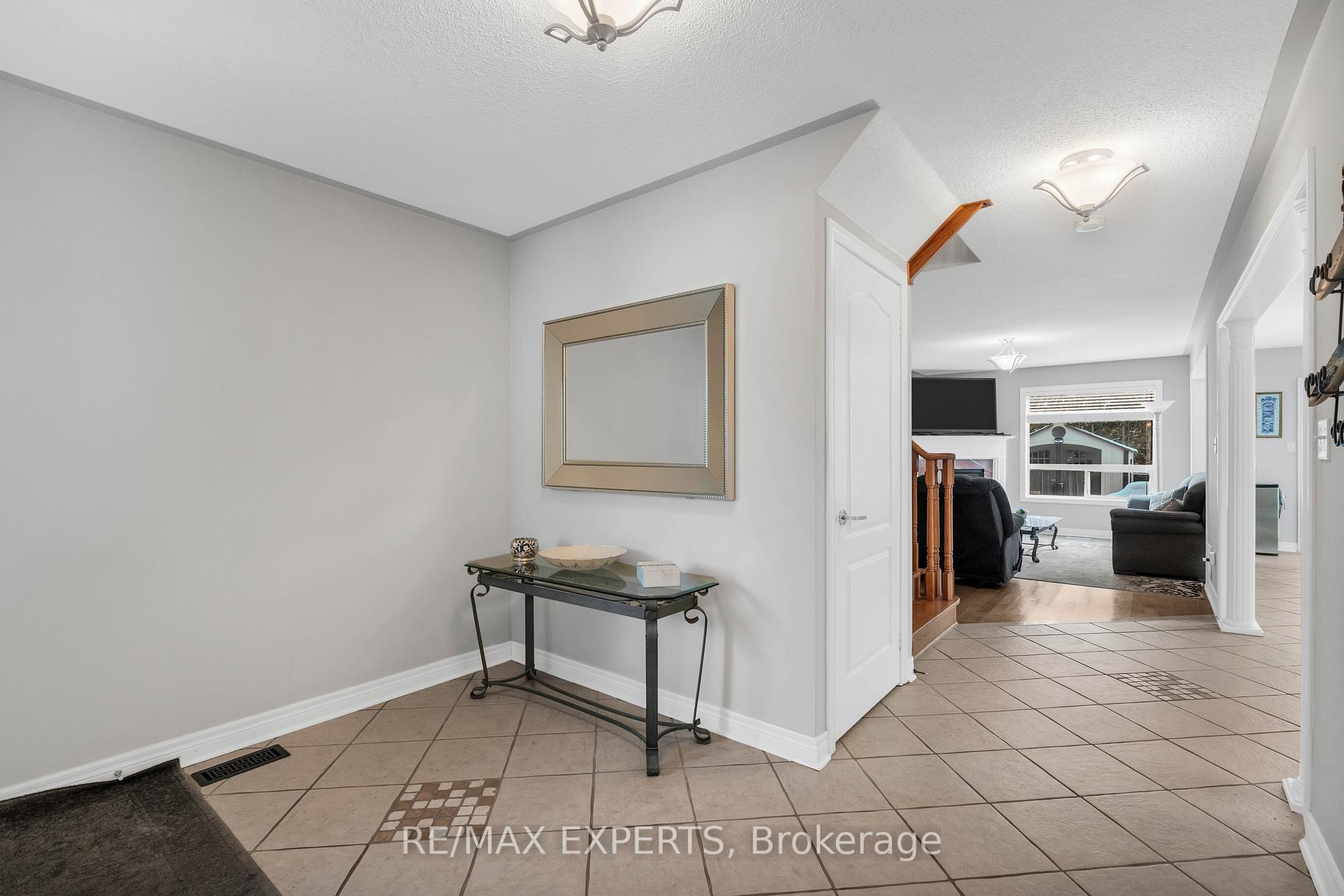 Photo 3 of 48 Loontail Street, Caledon, Bolton West — HOMEH