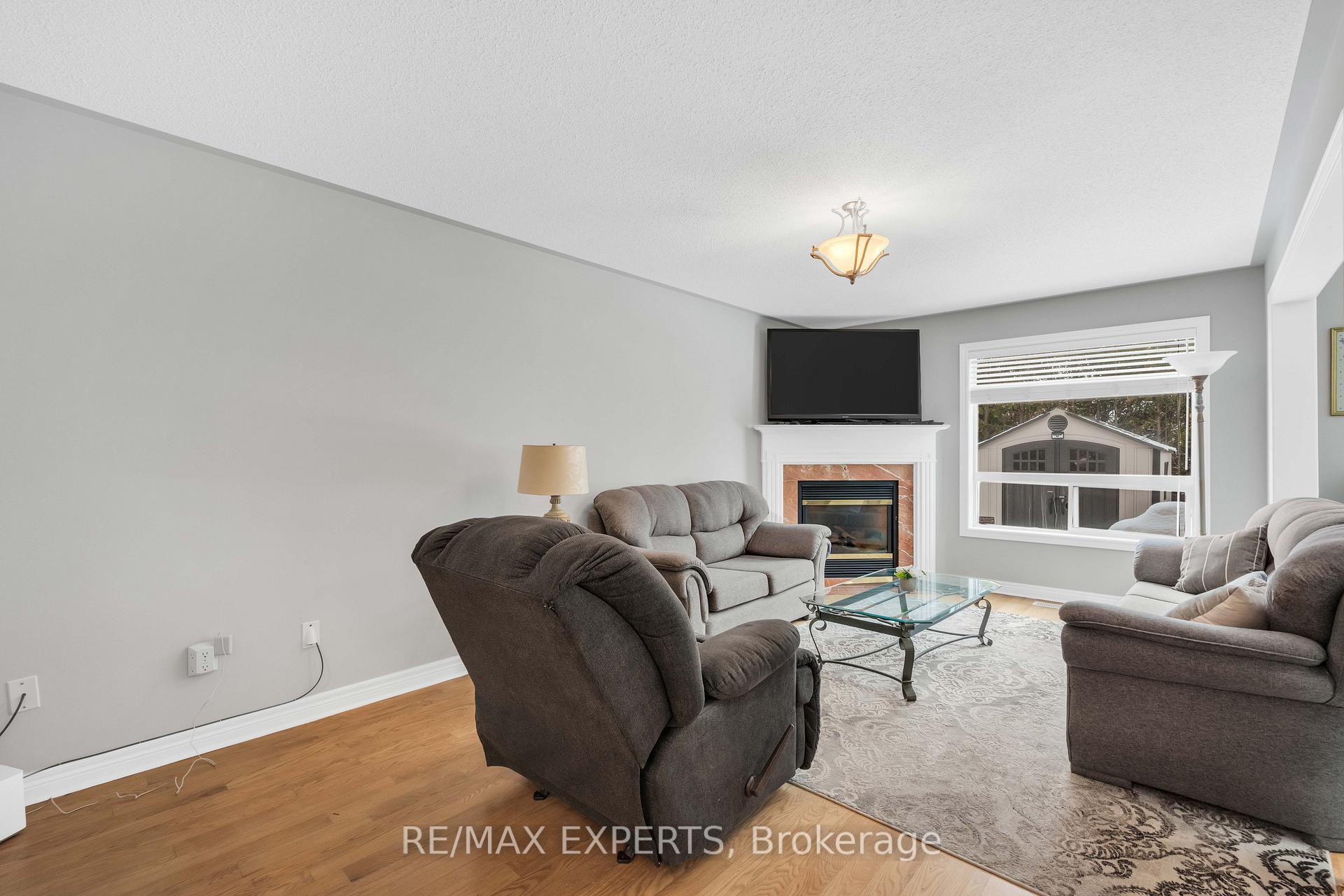 Photo 2 of 48 Loontail Street, Caledon, Bolton West — HOMEH