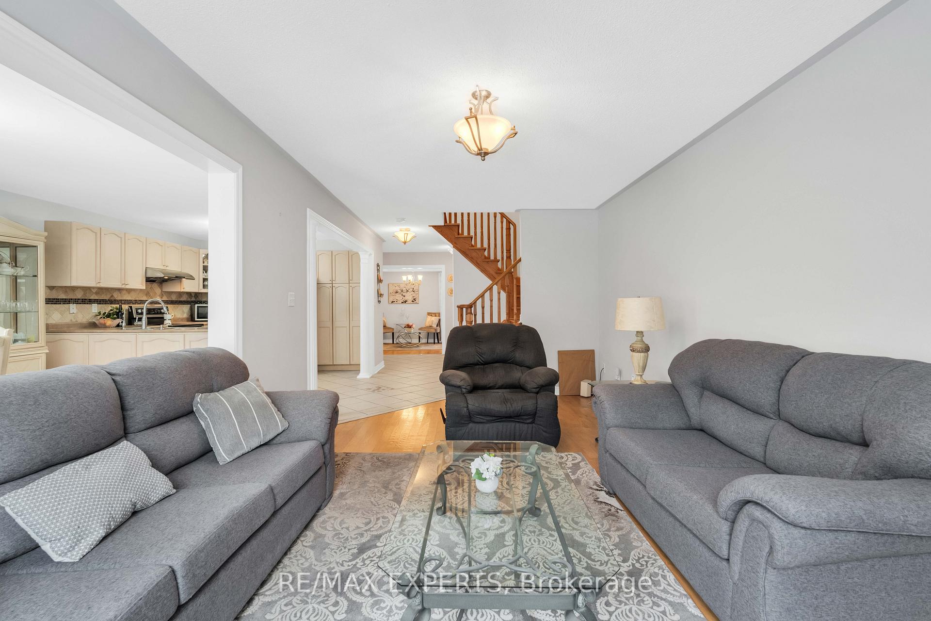 Photo 10 of 48 Loontail Street, Caledon, Bolton West — HOMEH
