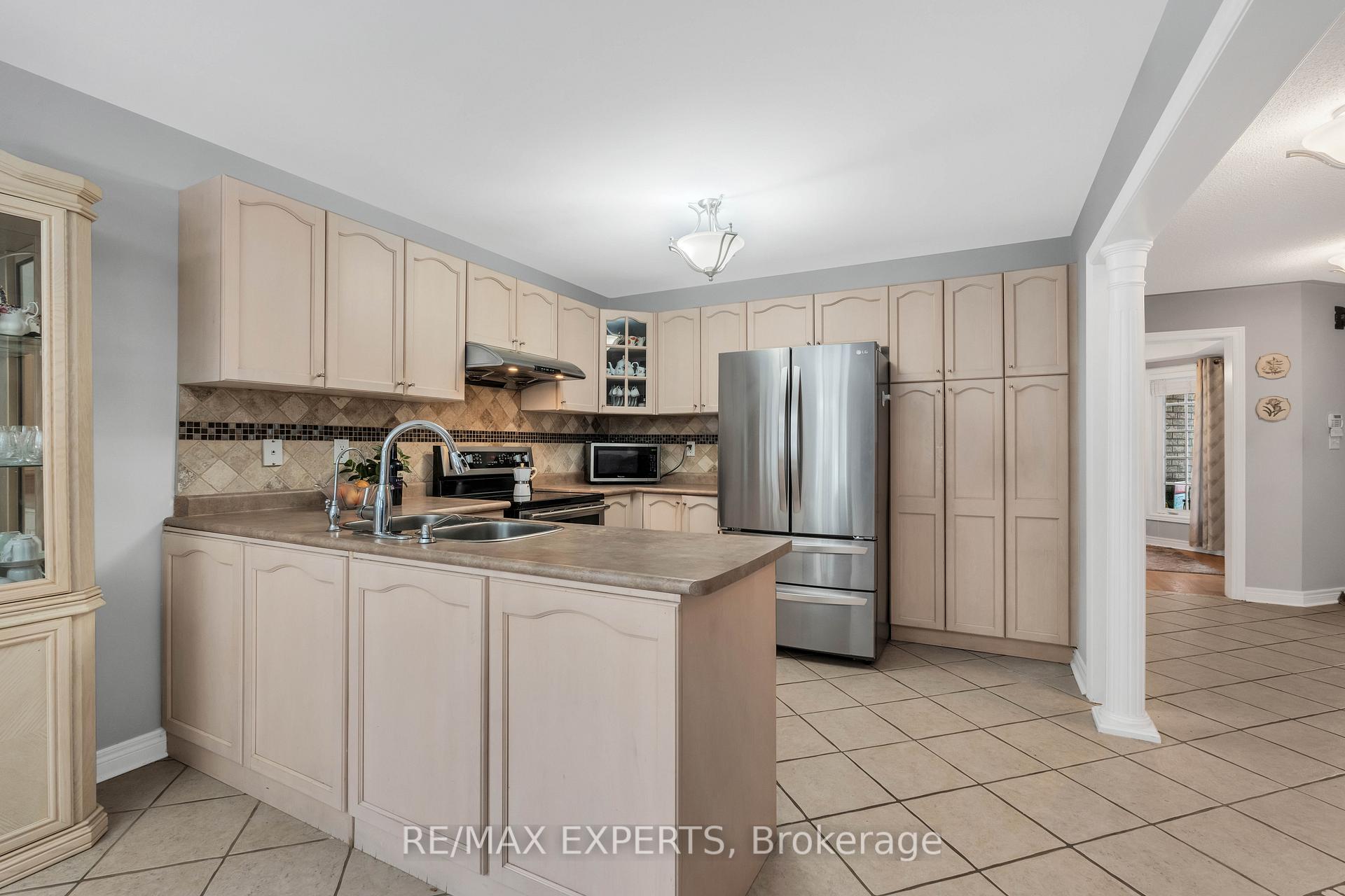 Photo 9 of 48 Loontail Street, Caledon, Bolton West — HOMEH
