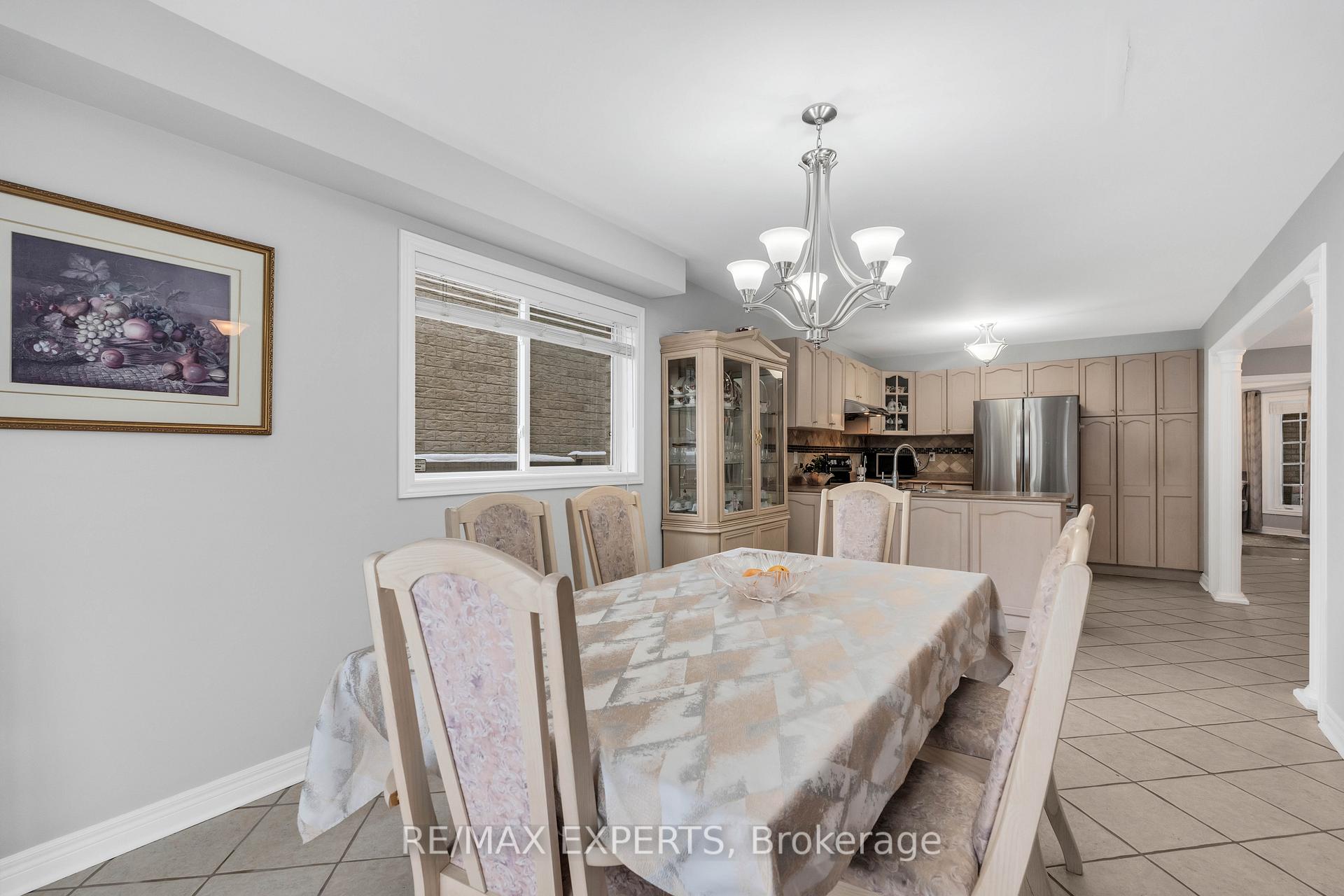 Photo 12 of 48 Loontail Street, Caledon, Bolton West — HOMEH