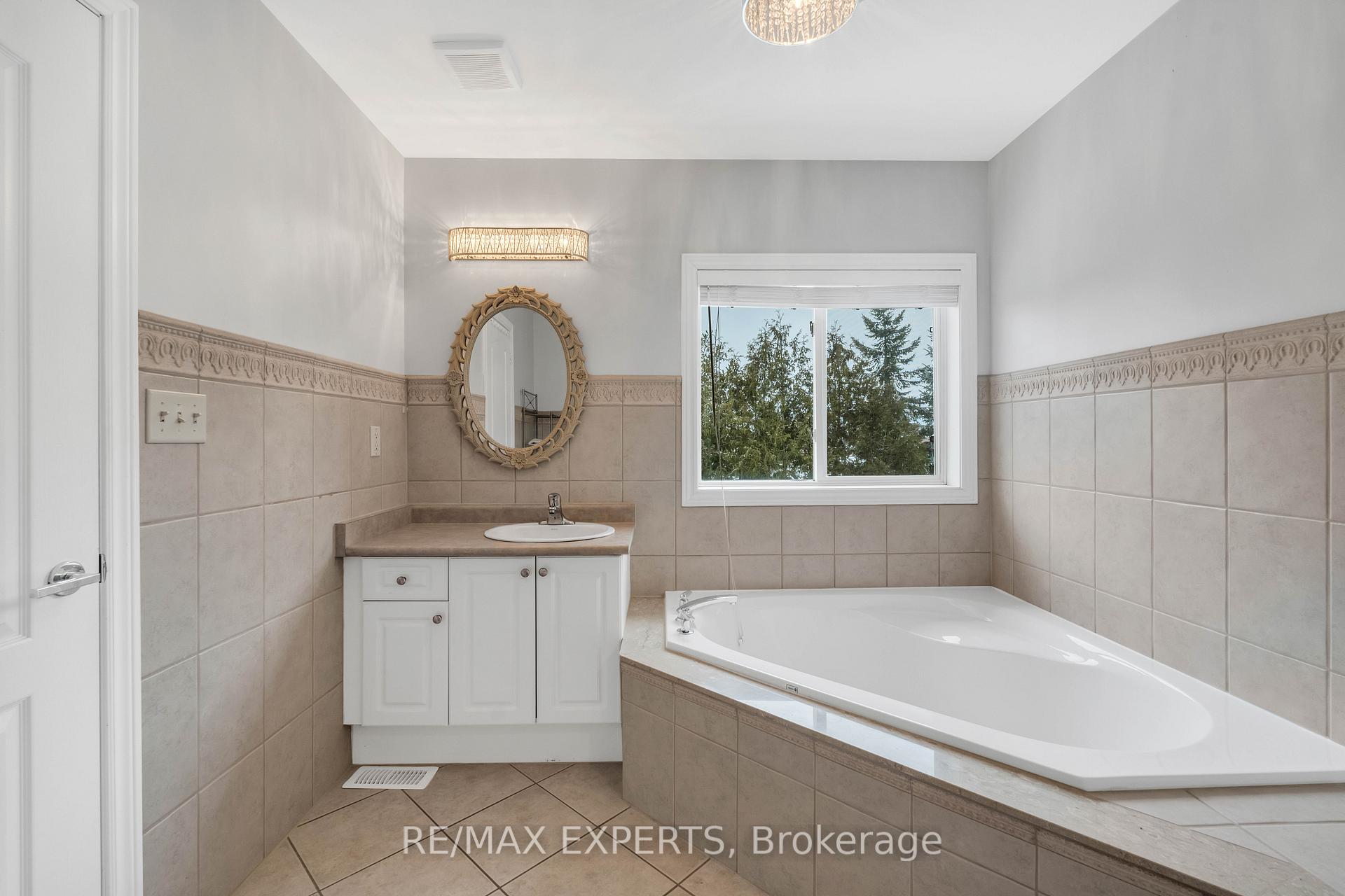Photo 19 of 48 Loontail Street, Caledon, Bolton West — HOMEH
