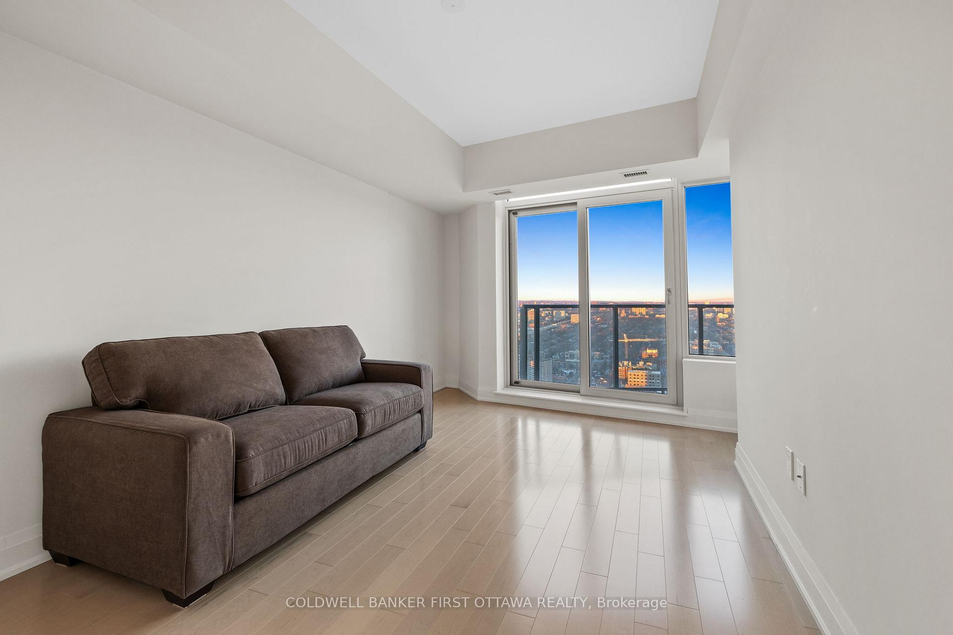 Photo 9 of Unit 3707, 805 Carling Avenue, Ottawa, West Centre Town — HOMEH