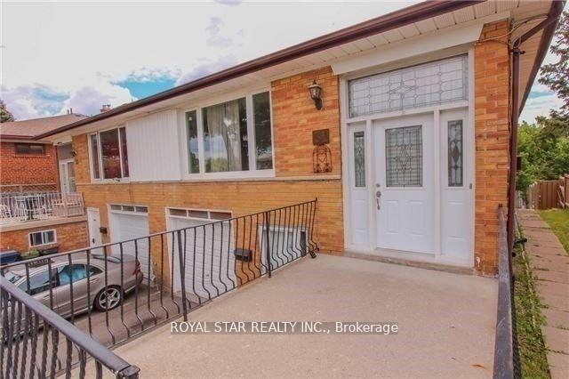 Front of Unit Upper, 31 Lakeland Drive
