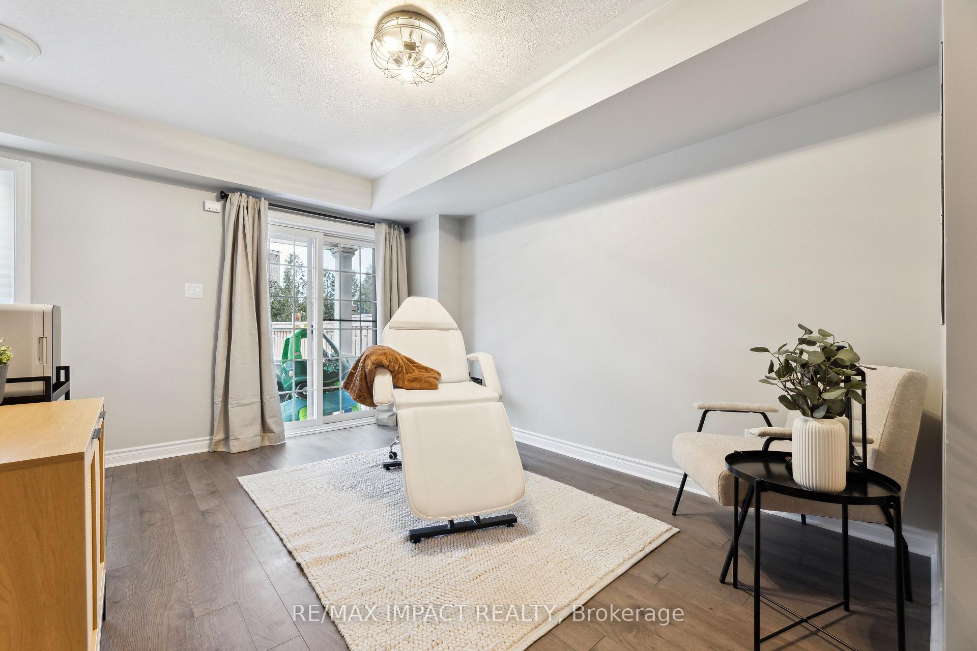 Photo 2 of 111 Ferris Square, Clarington, Courtice — HOMEH