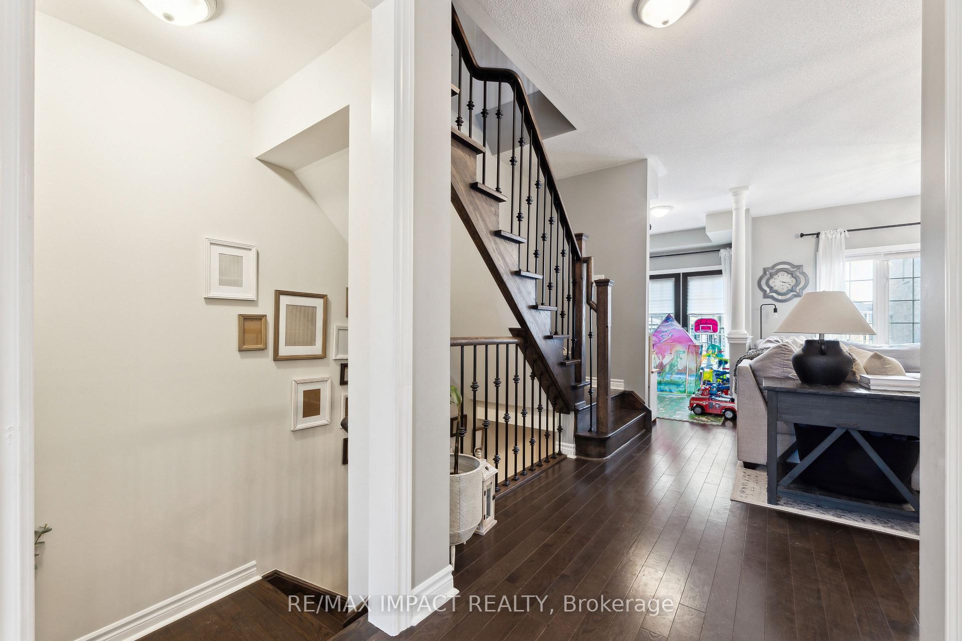 Photo 3 of 111 Ferris Square, Clarington, Courtice — HOMEH